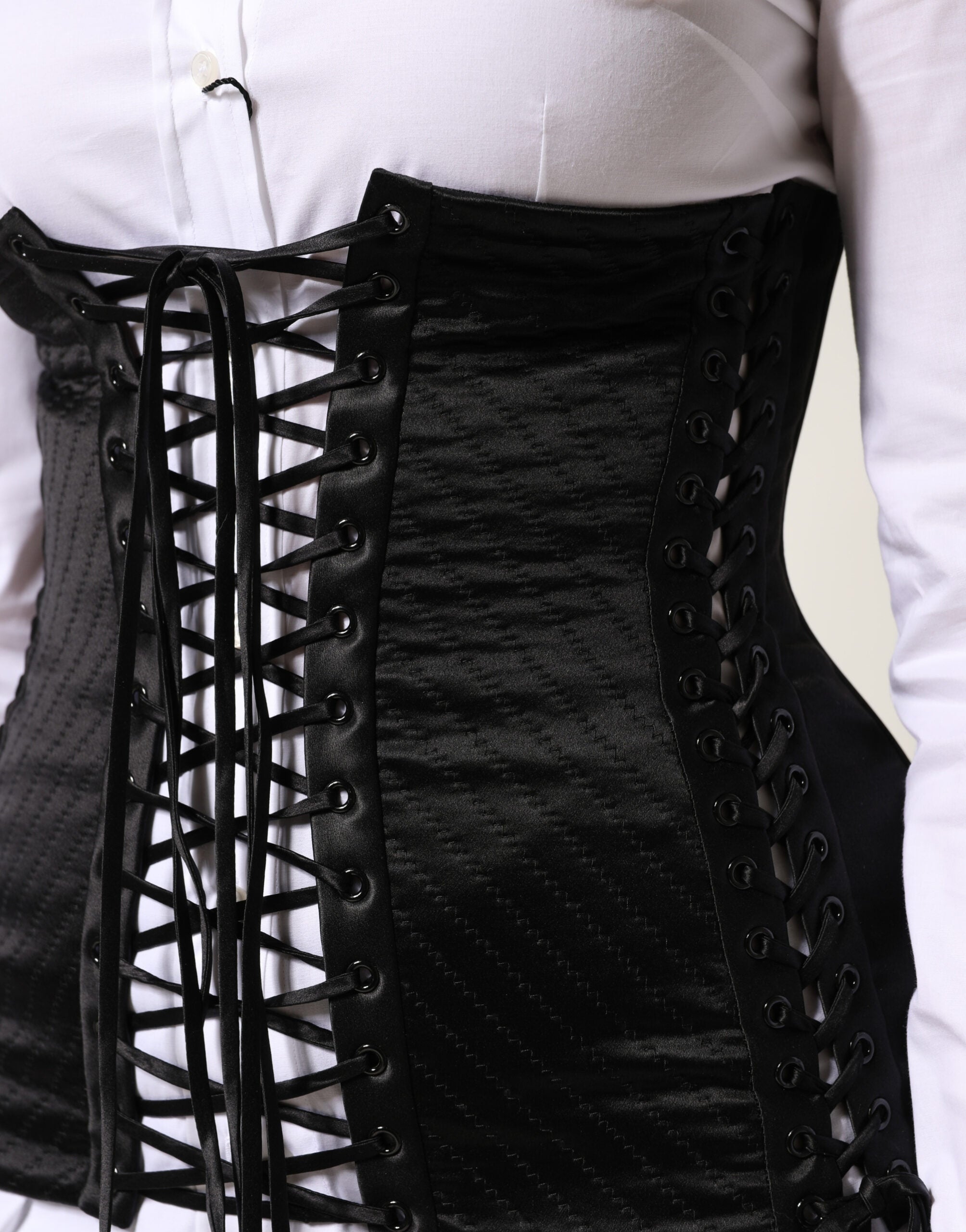 Black Silk Lace-Up Waist Cincher Corset Top - ventzia