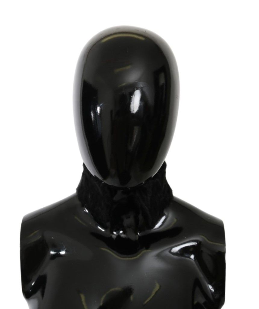 Elegant Black Lambskin Scarf - ventzia