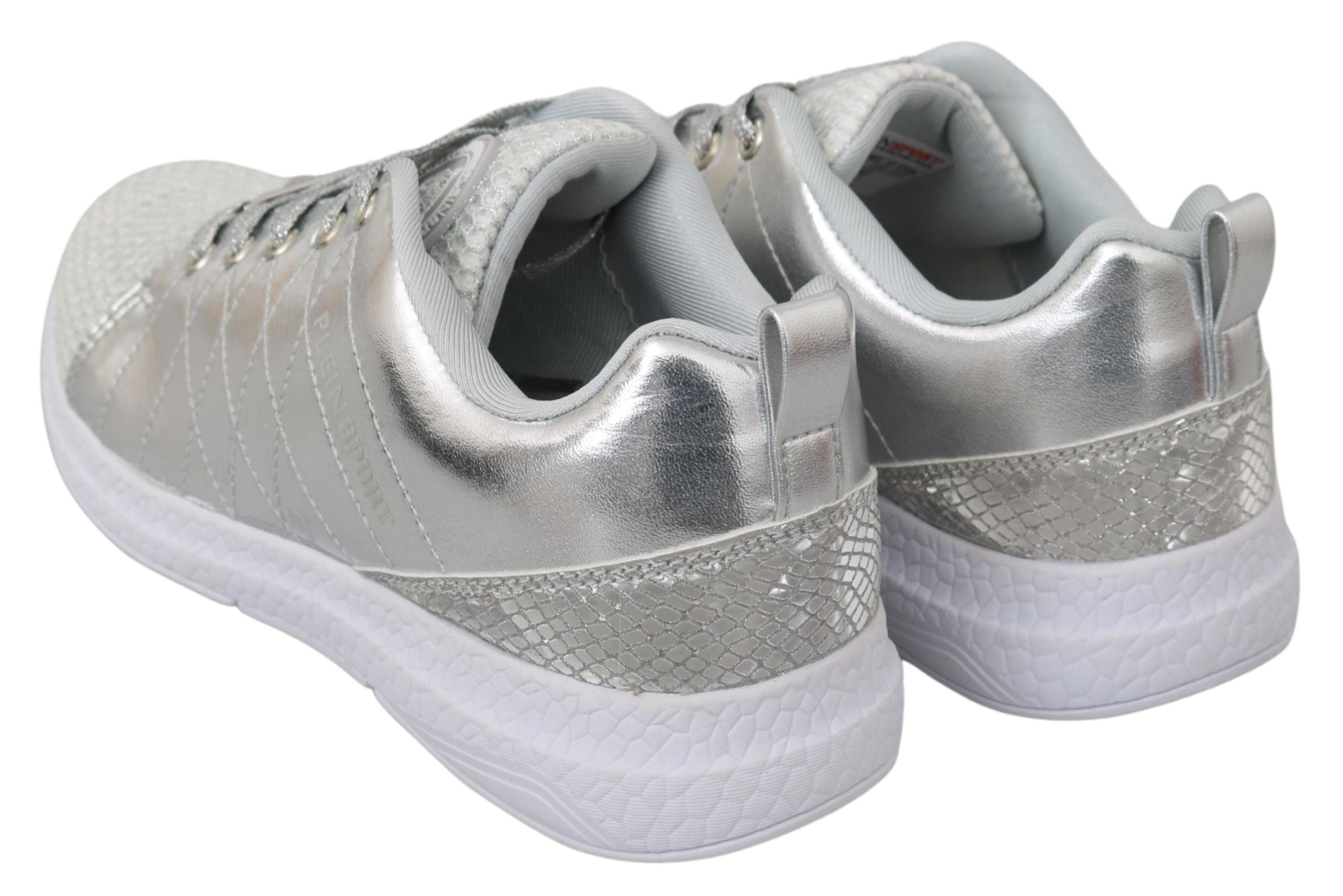 Sleek Silver Sneakers for Trendsetters - ventzia