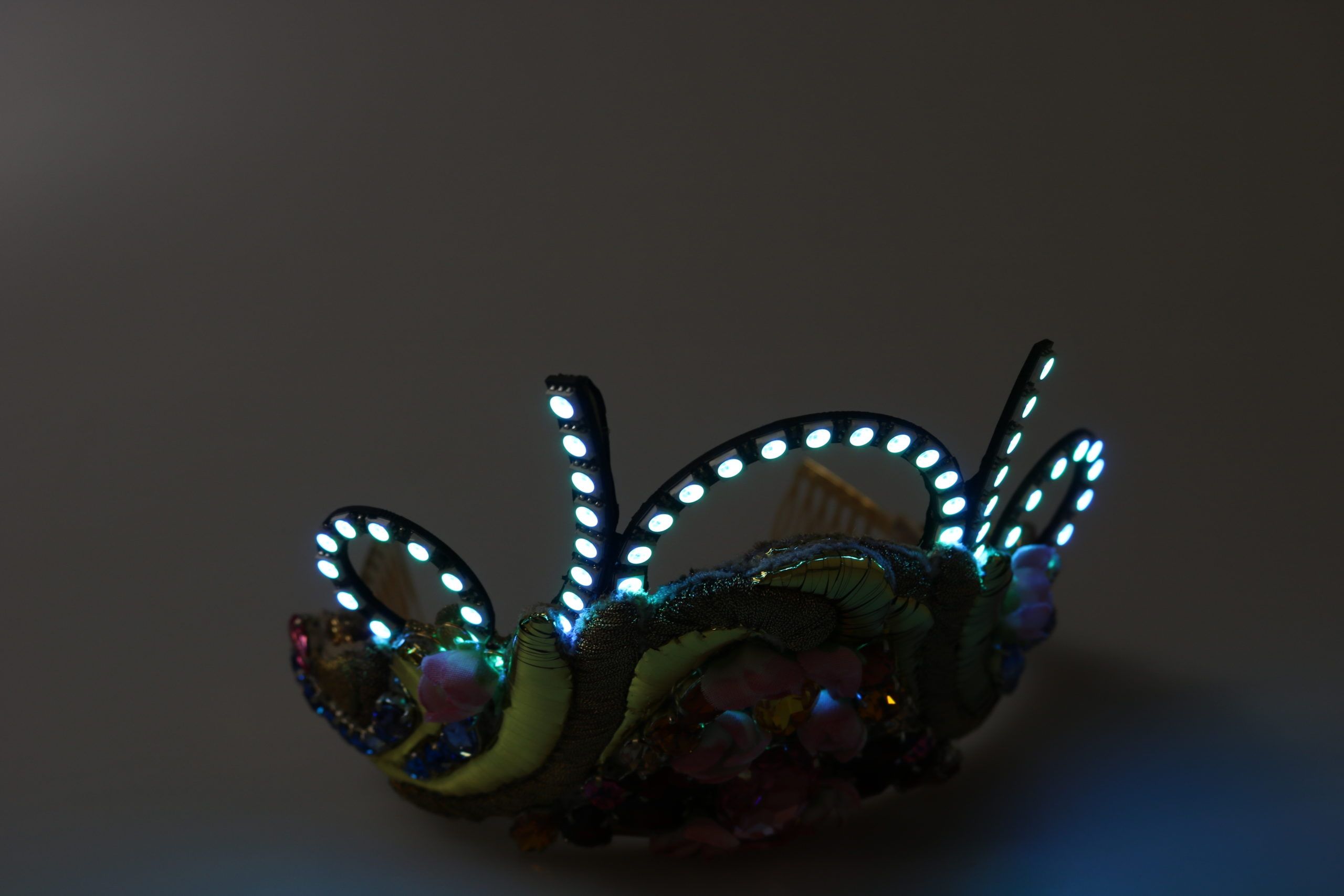 Stunning Crystal Diadem Tiara - Gold Multicolor - ventzia