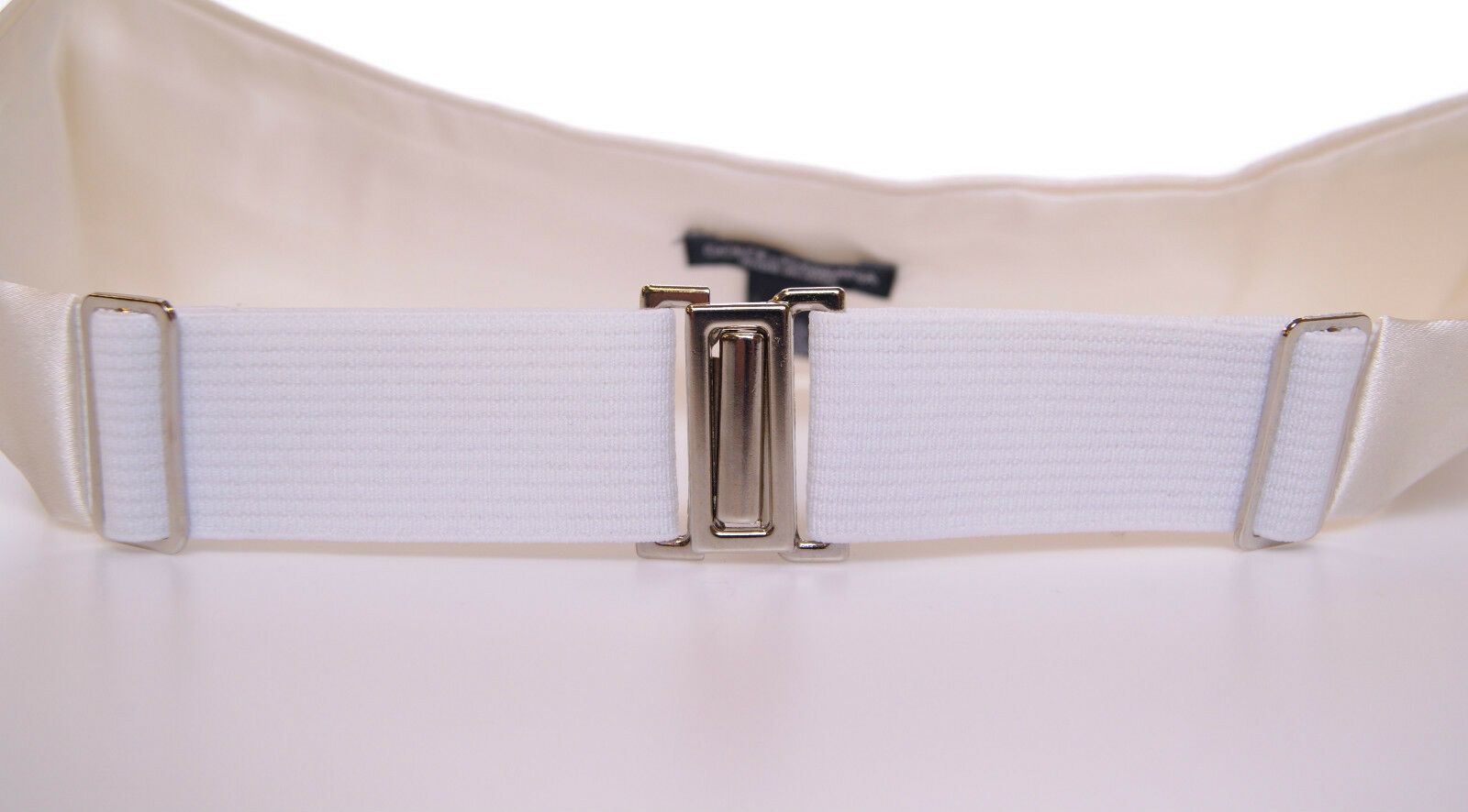Elegant White Silk Cummerbund - ventzia