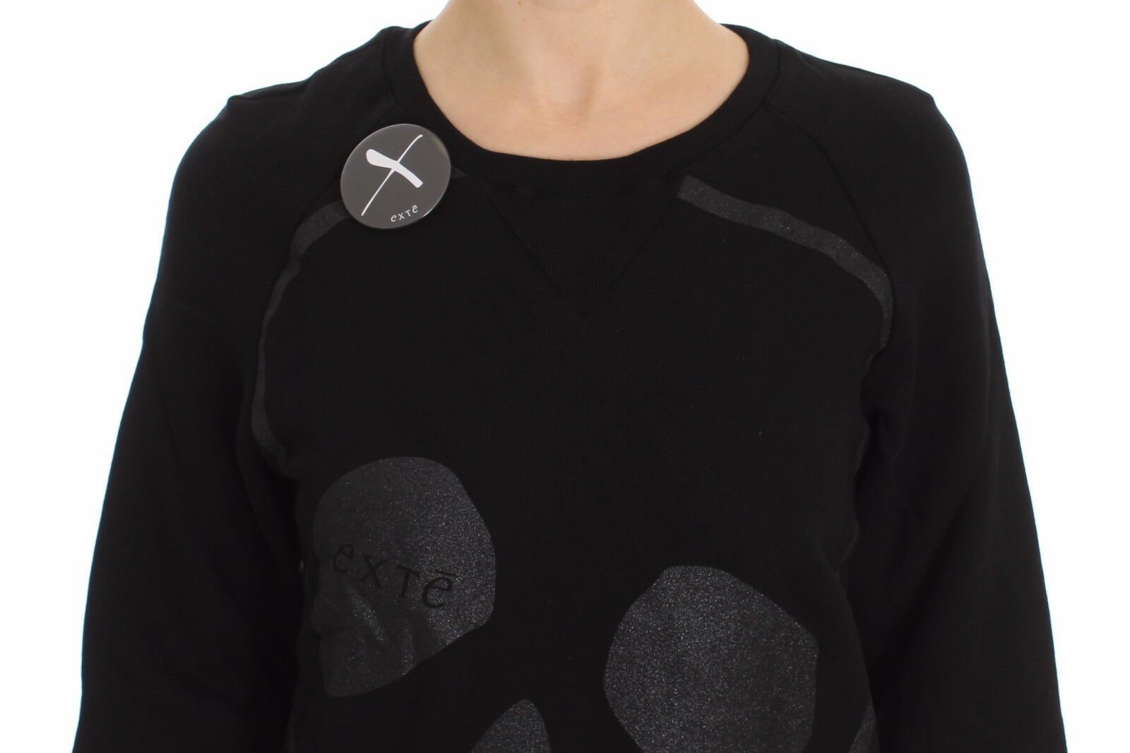 Chic Skull Motif Crew-Neck Cotton Sweater - ventzia