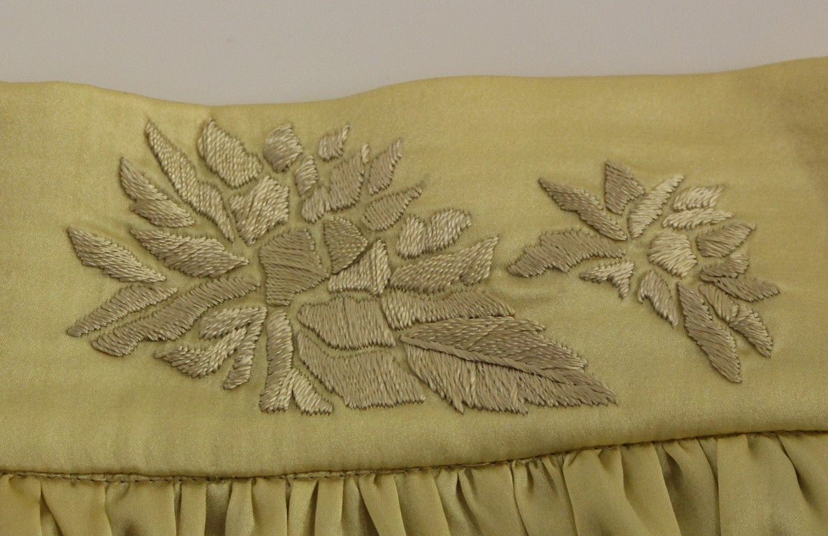 Chic Beige Floral Embroidered Mini Skirt - ventzia