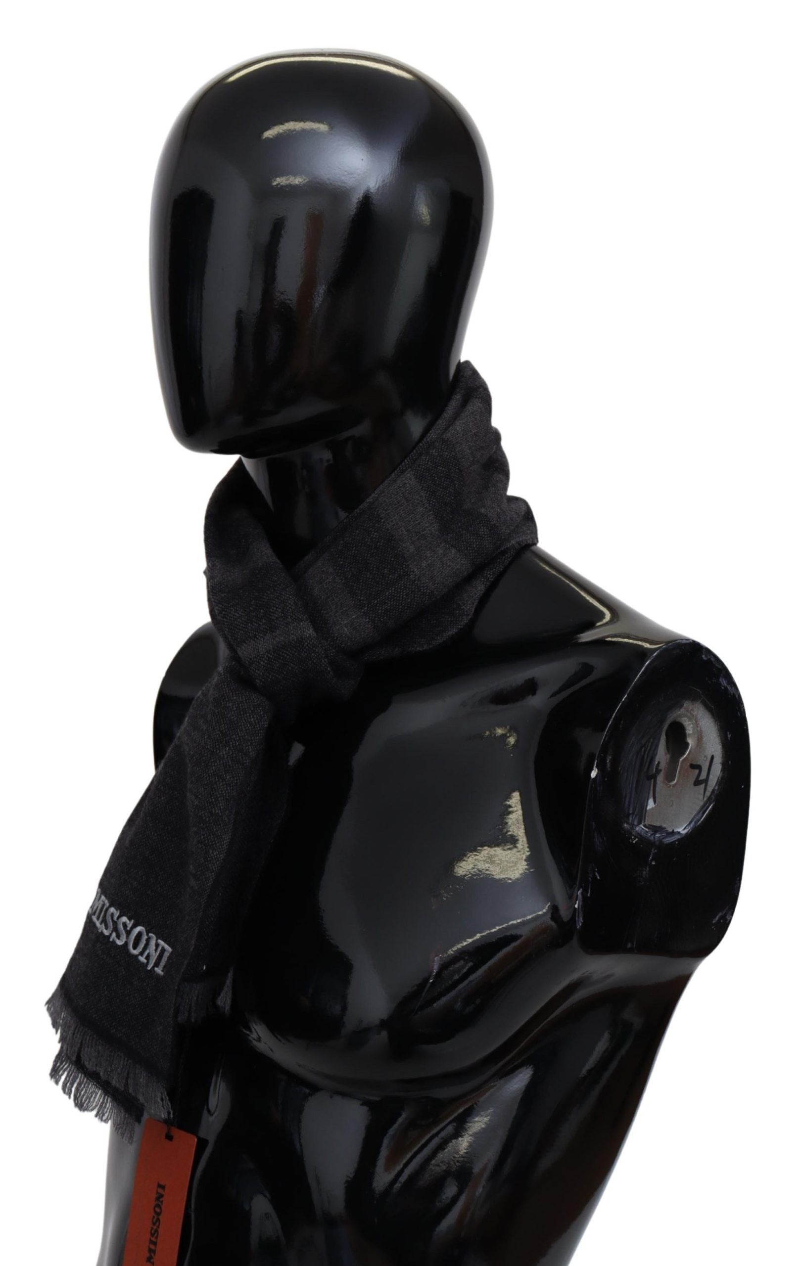 Elegant Wool Scarf with Signature Stripes - ventzia