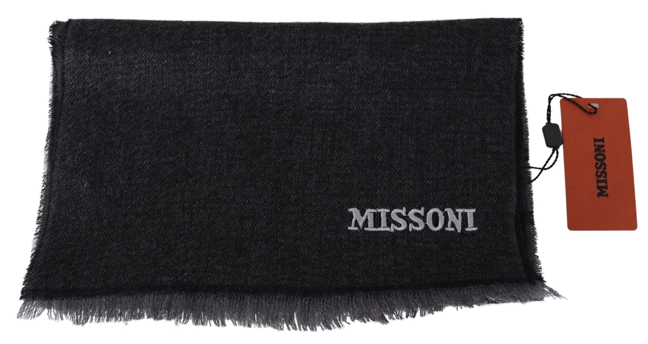 Elegant Wool Scarf with Signature Stripes - ventzia