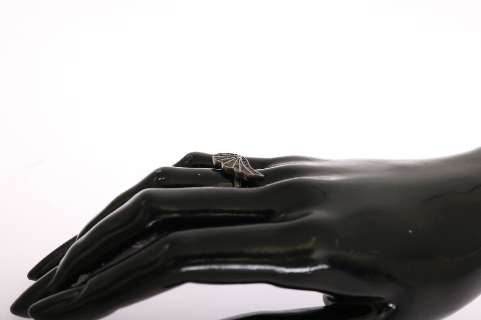 Black Rhodium Silver Crystal Ring - ventzia