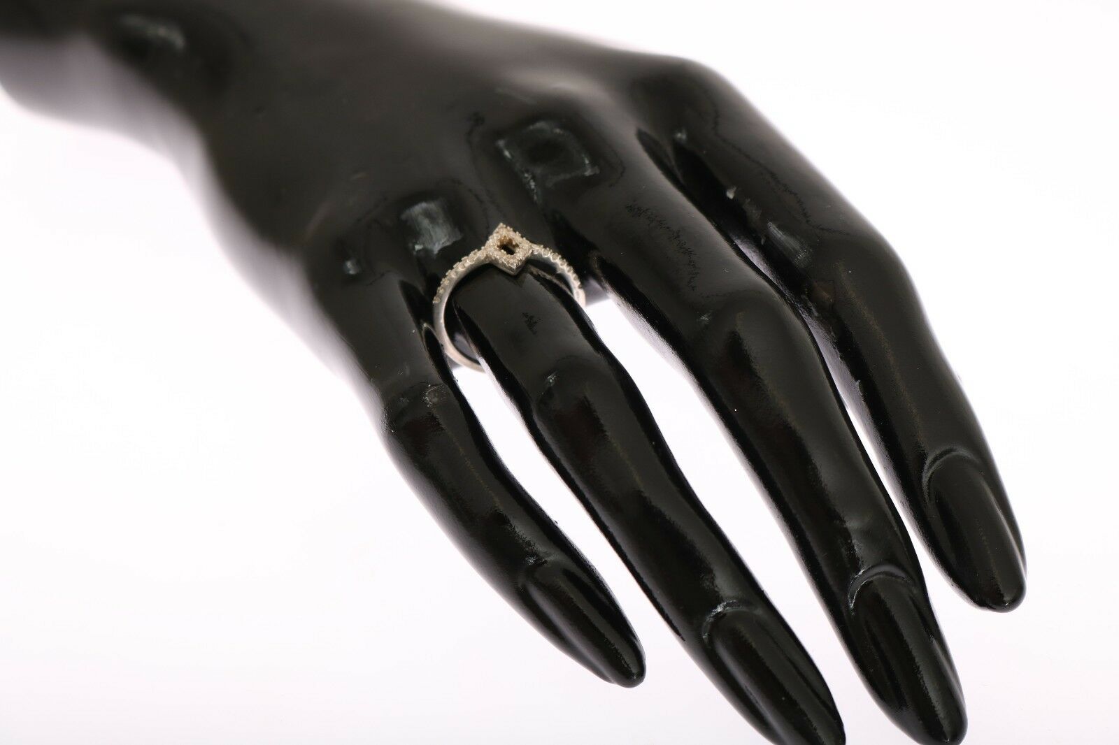 Elegant Silver CZ Crystal Studded Ring - ventzia