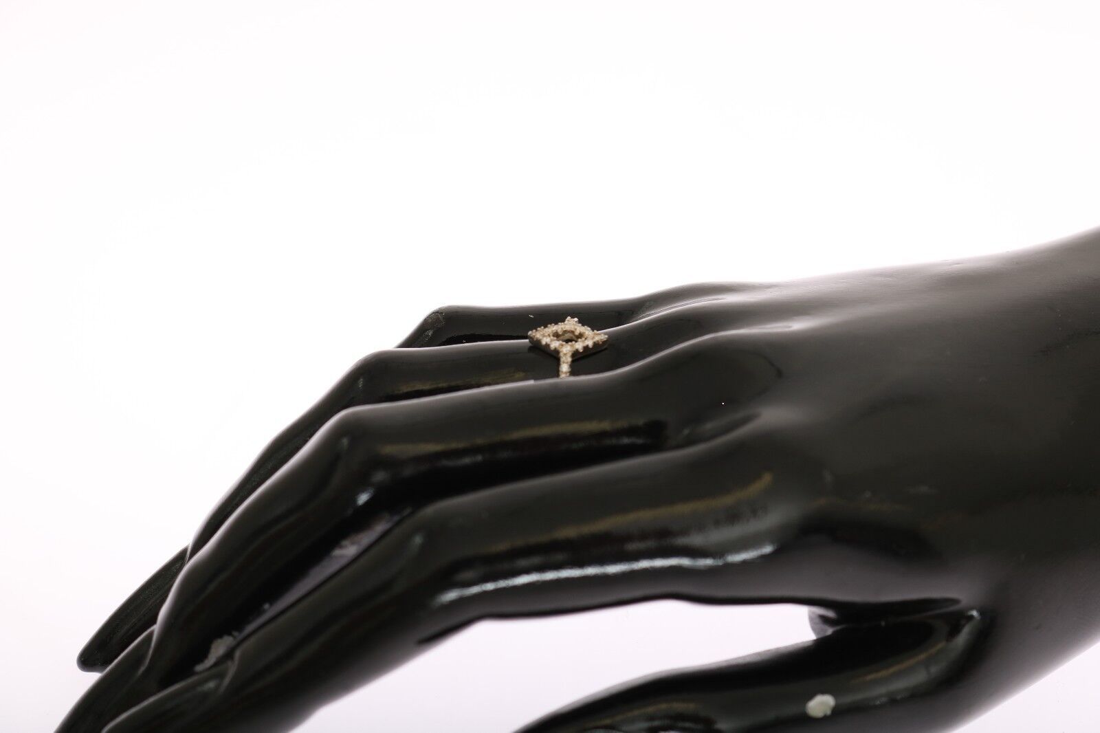 Elegant Silver CZ Crystal Studded Ring - ventzia