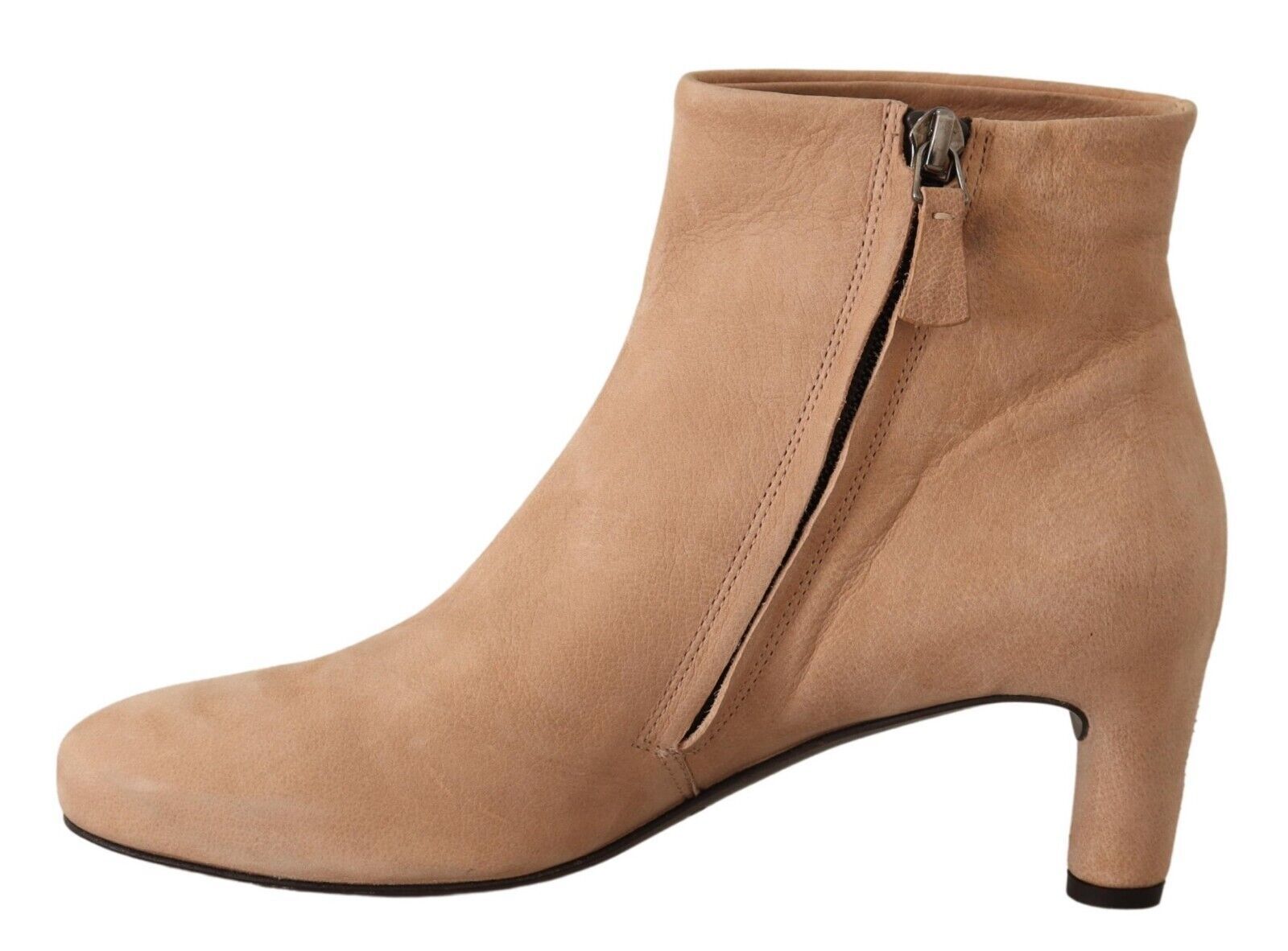 Elegant Beige Leather Boots - ventzia