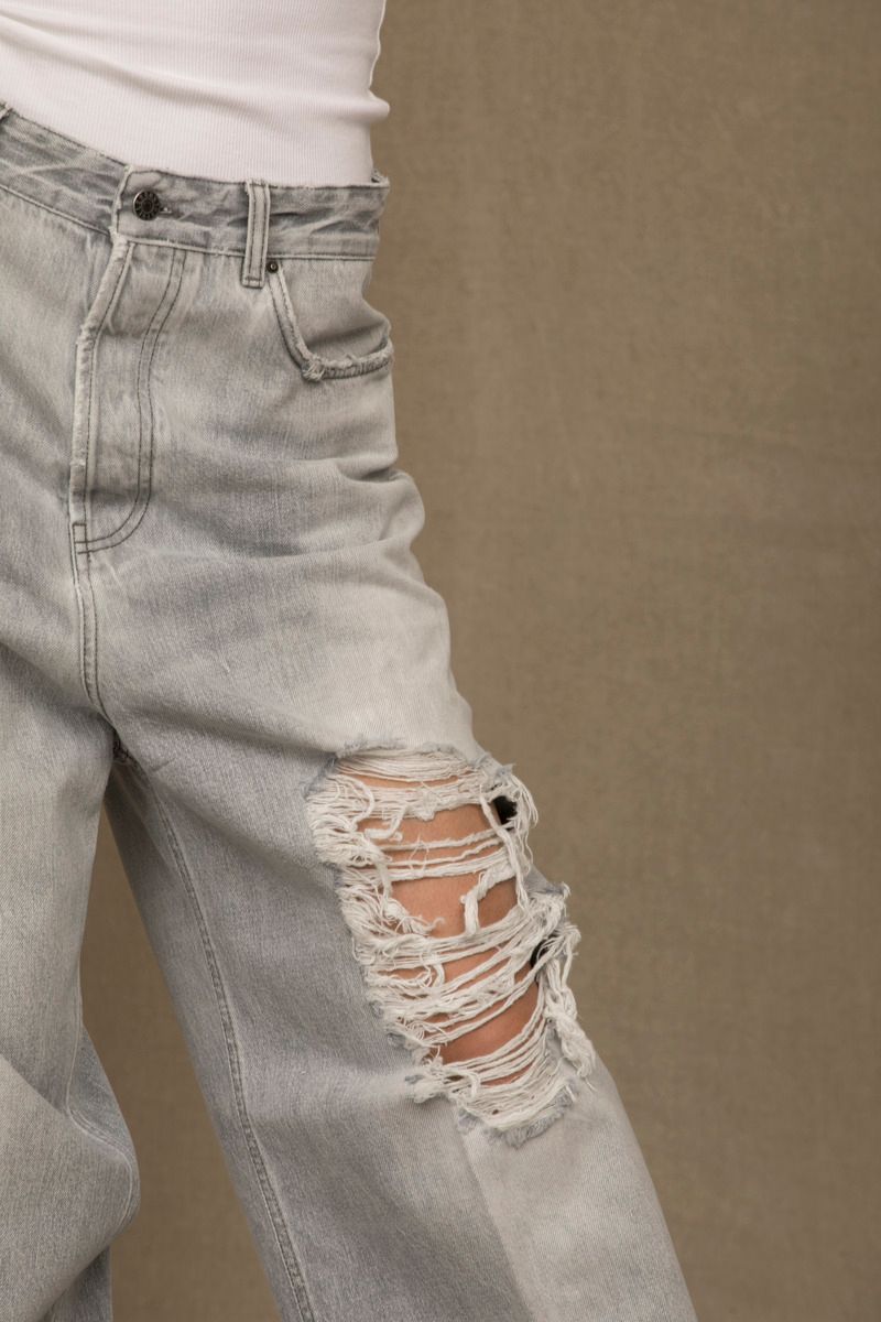 Elegance in Denim: Chic Grey Cotton Jeans - ventzia