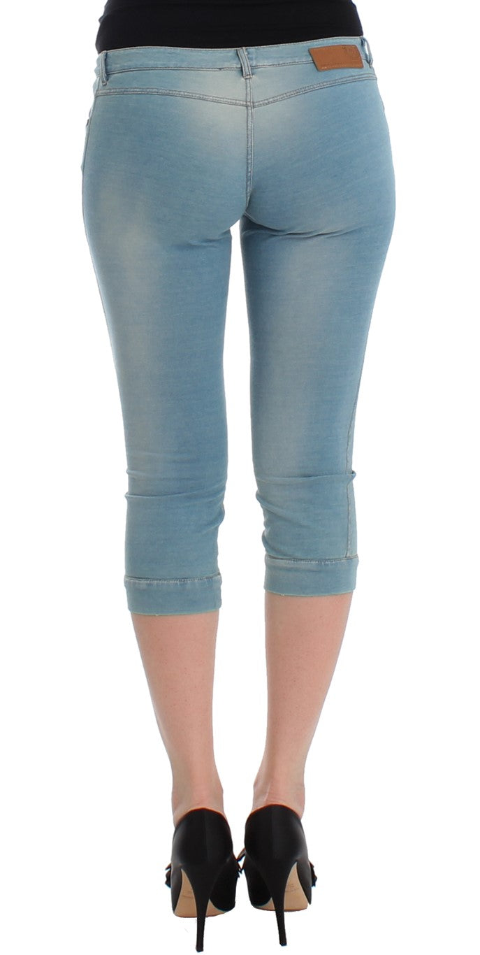 Elegant Light Blue Capri Jeans - ventzia