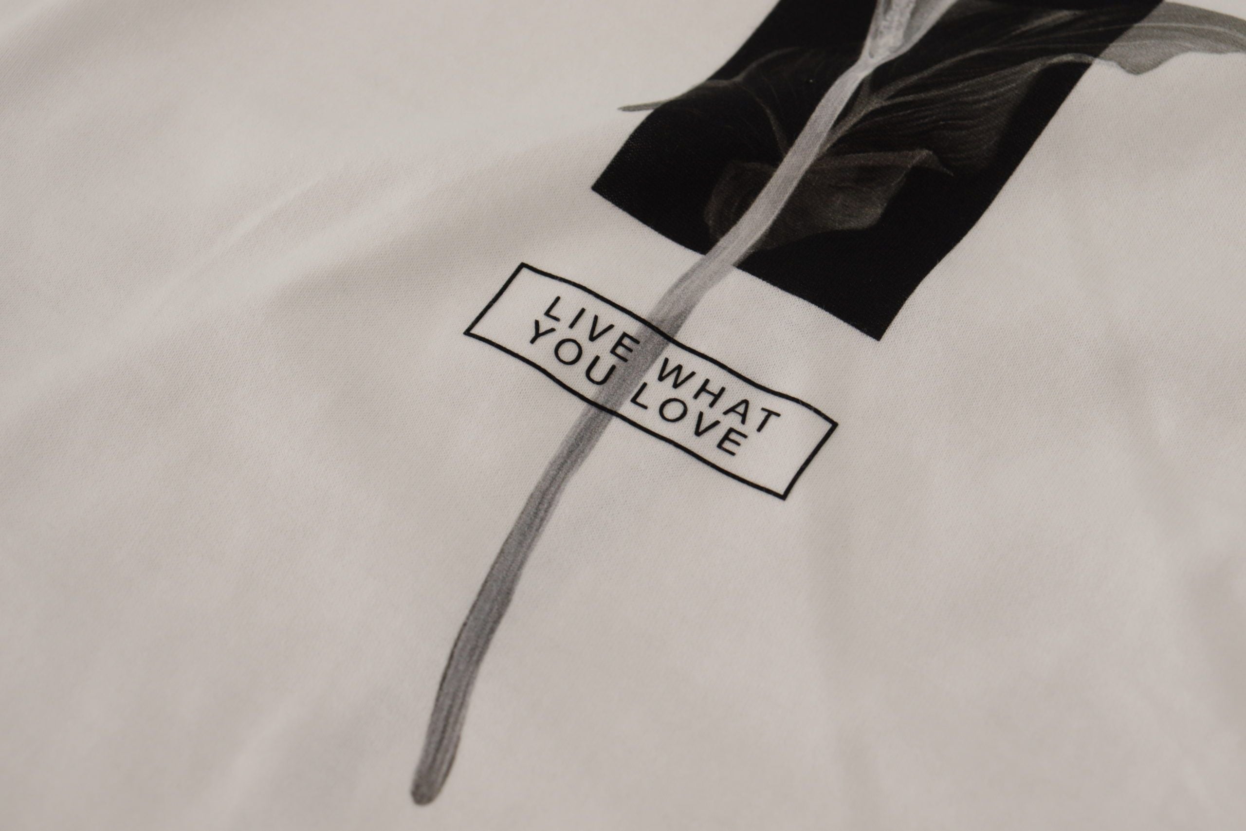White Black Roses Crewneck Cotton T-shirt - ventzia