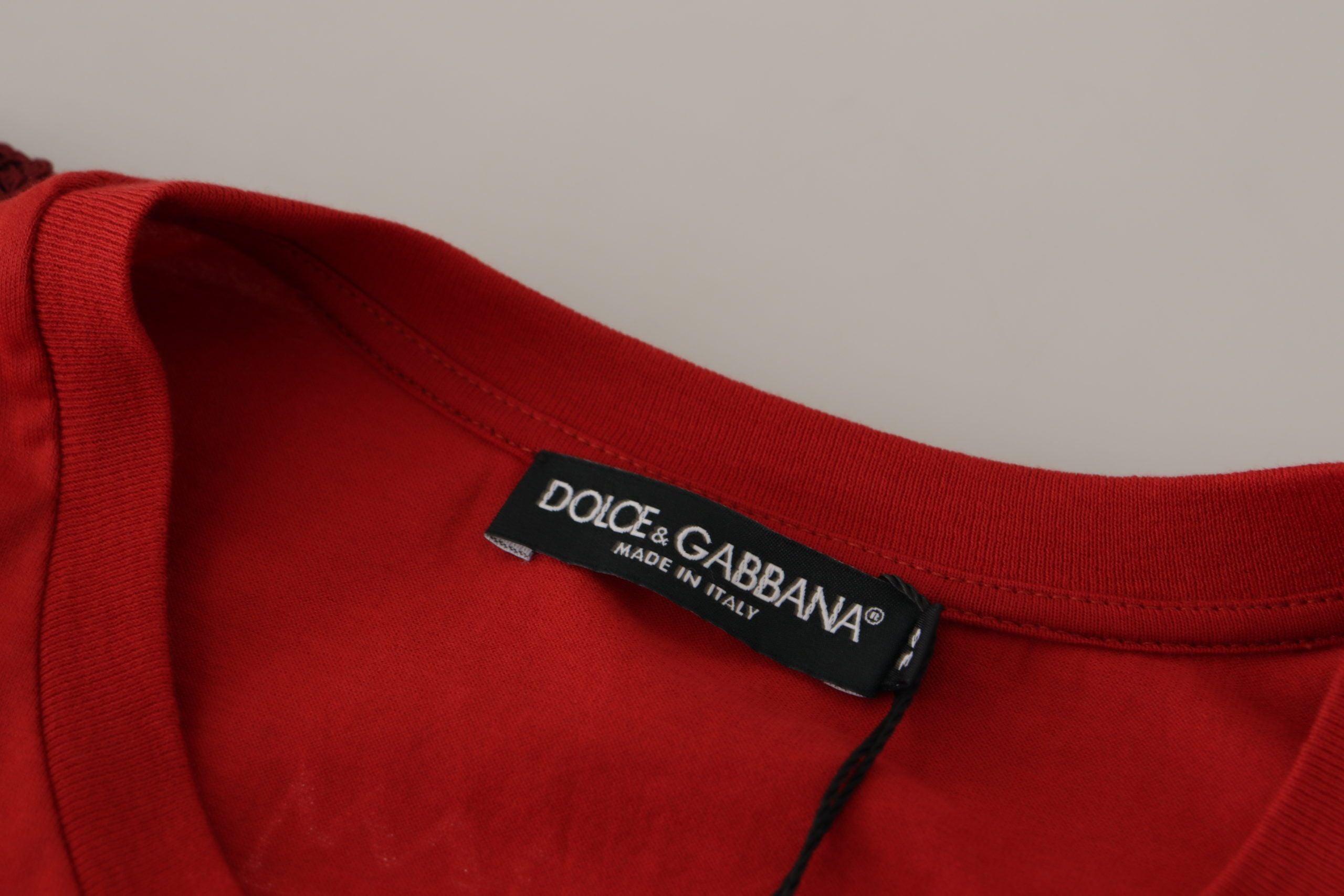 Red Amor Vincit Omnia Crewneck T-shirt - ventzia