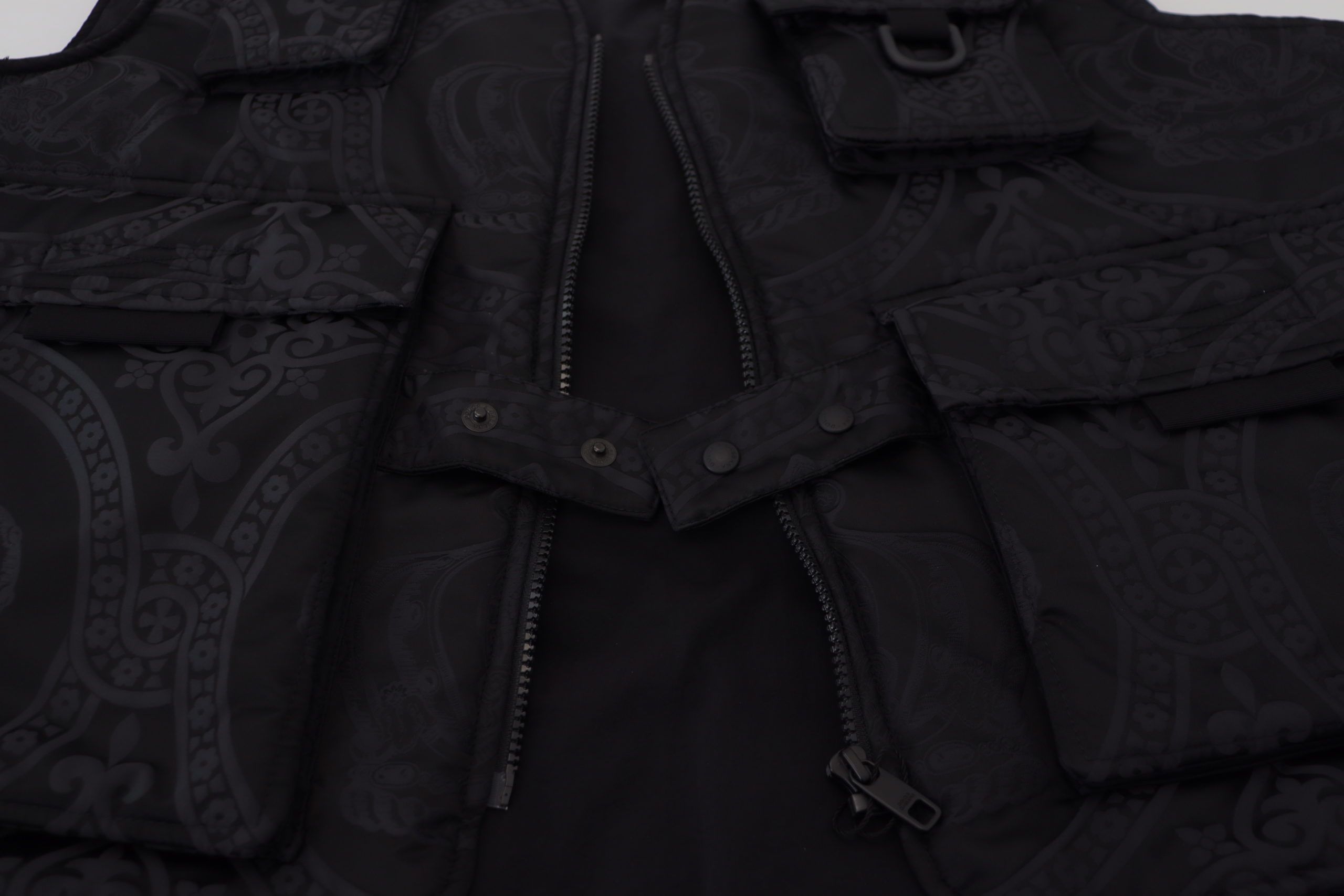Black Nylon Full Zip Sleeveless Jacket - ventzia