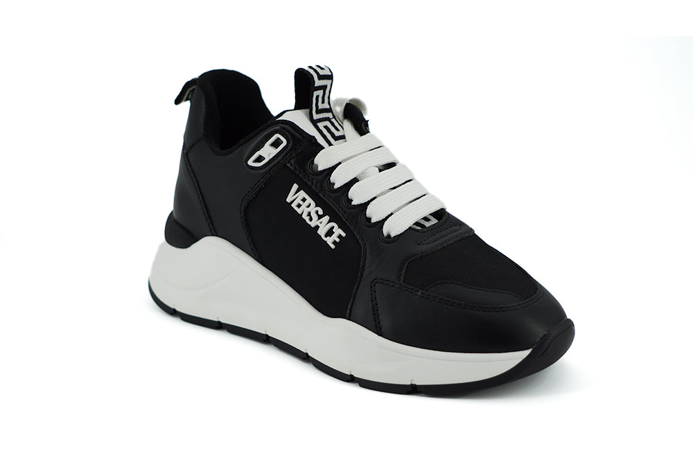 Elegant Monochrome Leather Sneakers - ventzia