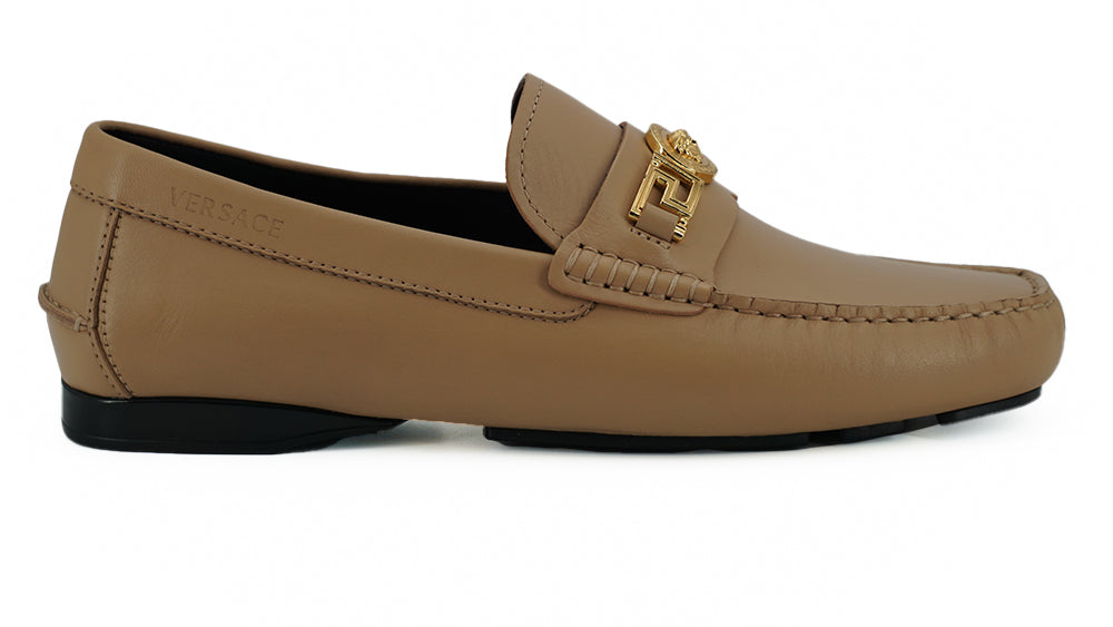 Exquisite Medusa Gold-Tone Leather Loafers - ventzia