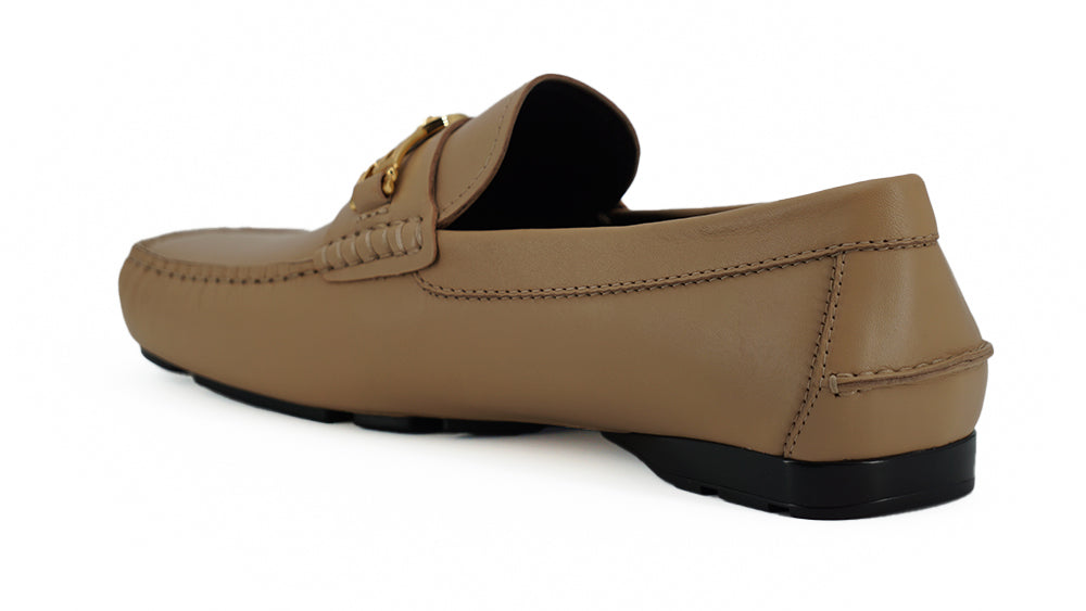 Exquisite Medusa Gold-Tone Leather Loafers - ventzia