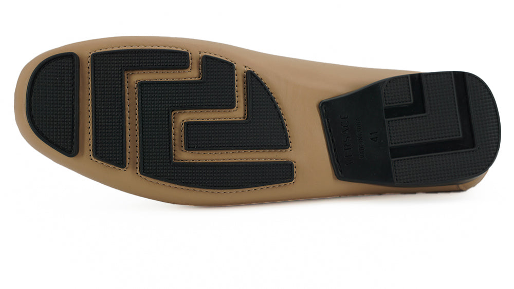 Exquisite Medusa Gold-Tone Leather Loafers - ventzia