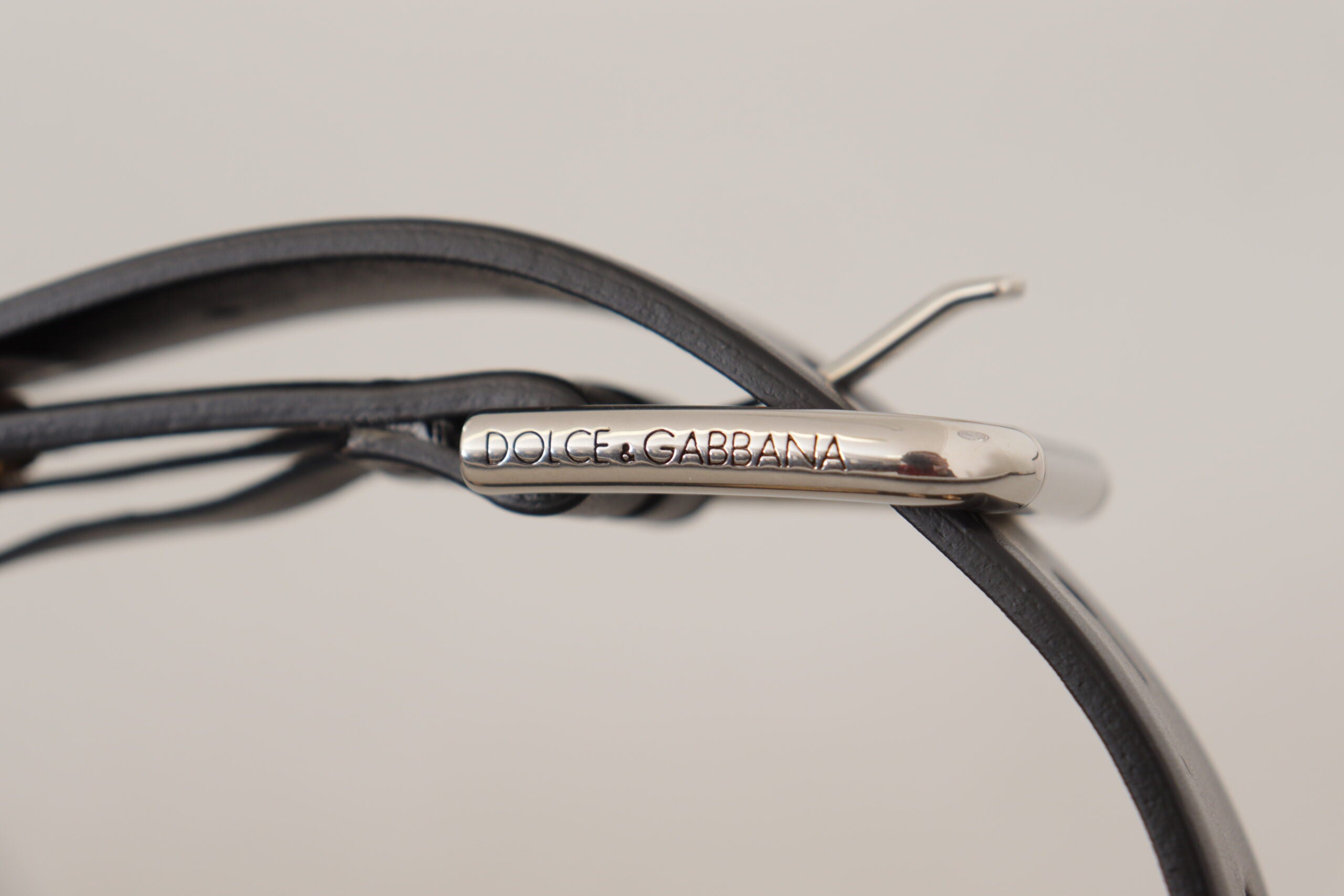 Black Leather Eyelet Silver Tone Metal Buckle Belt - ventzia