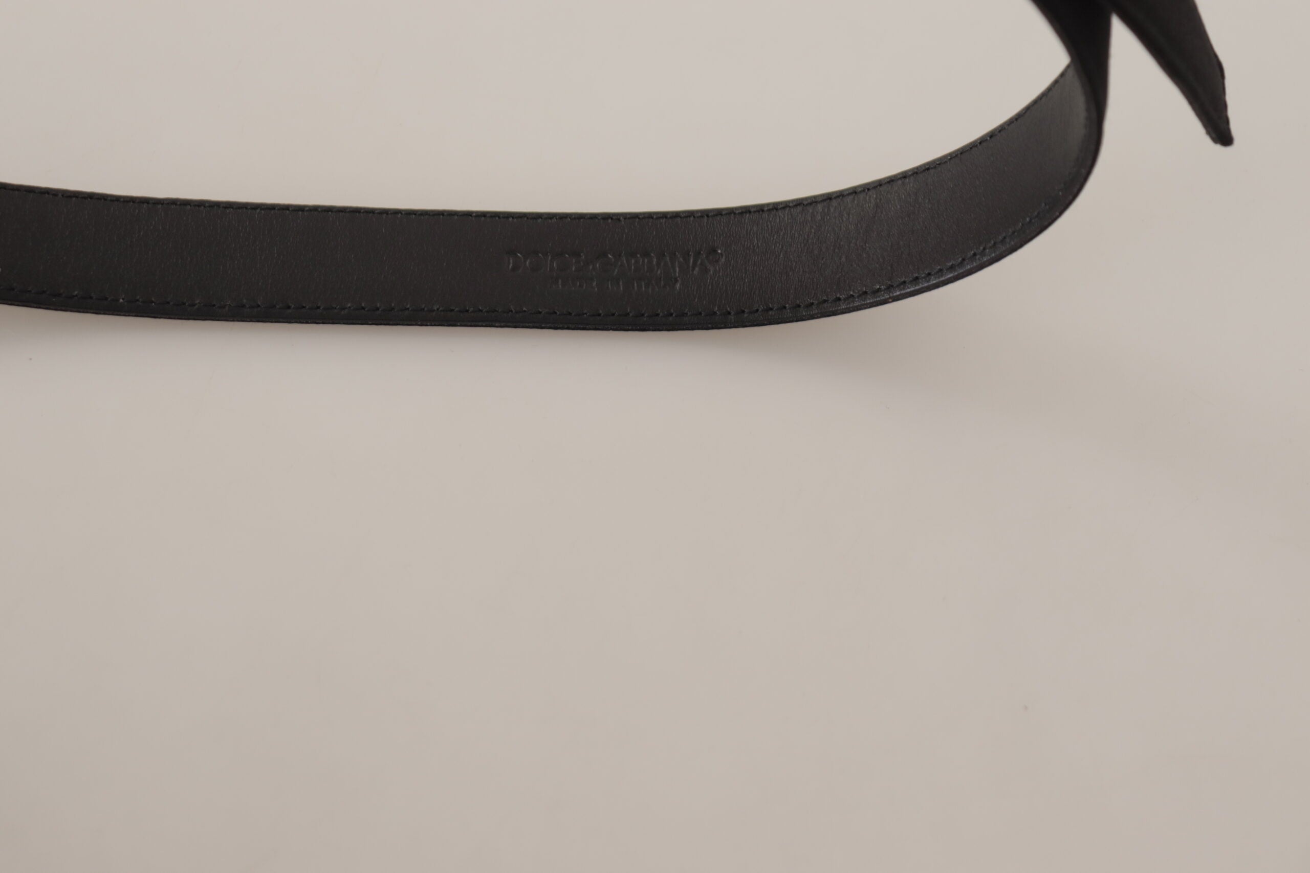 Black Calfskin Leather Vintage Metal Buckle Belt - ventzia