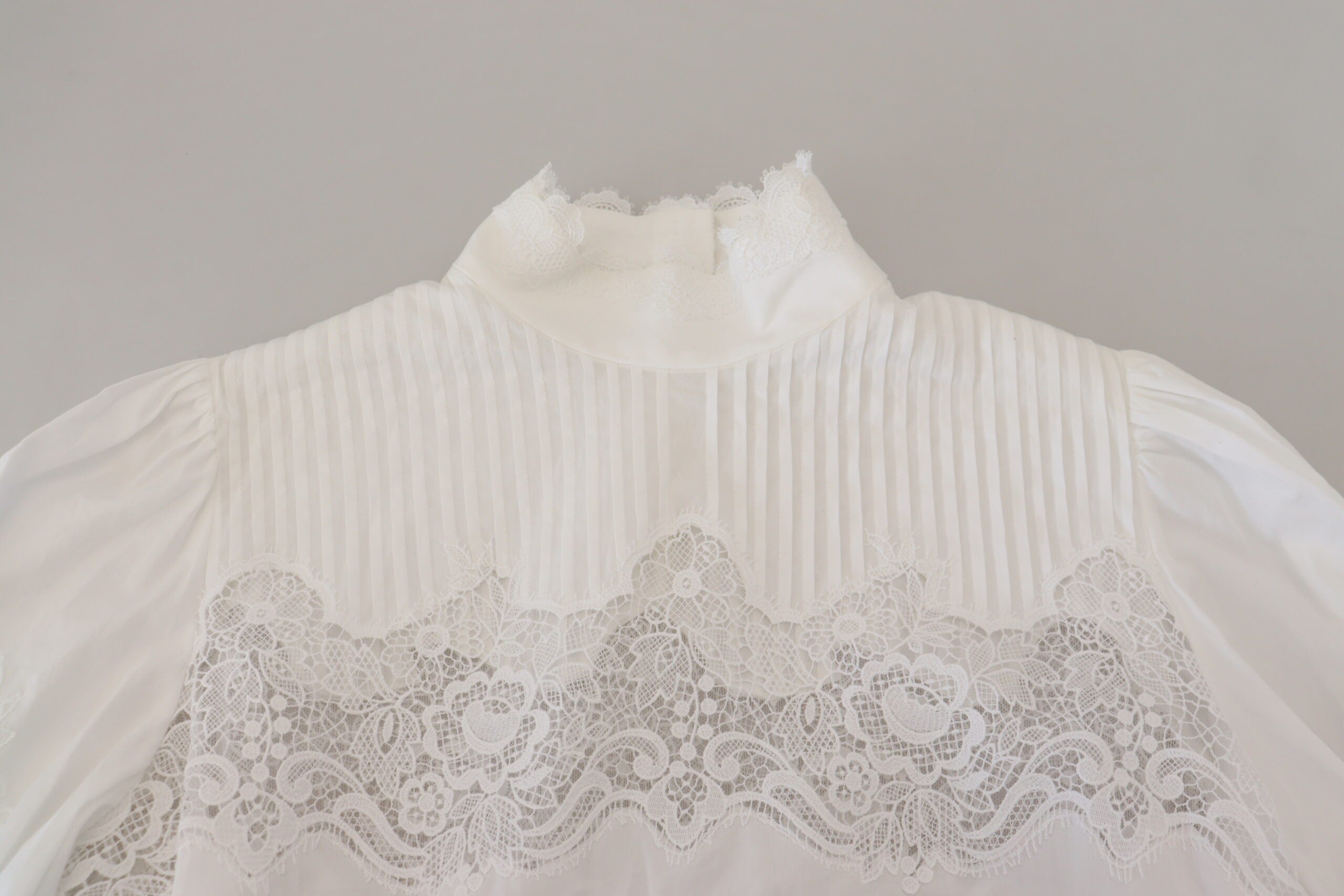 White Cotton Lace Trim Turtle Neck Blouse Top - ventzia