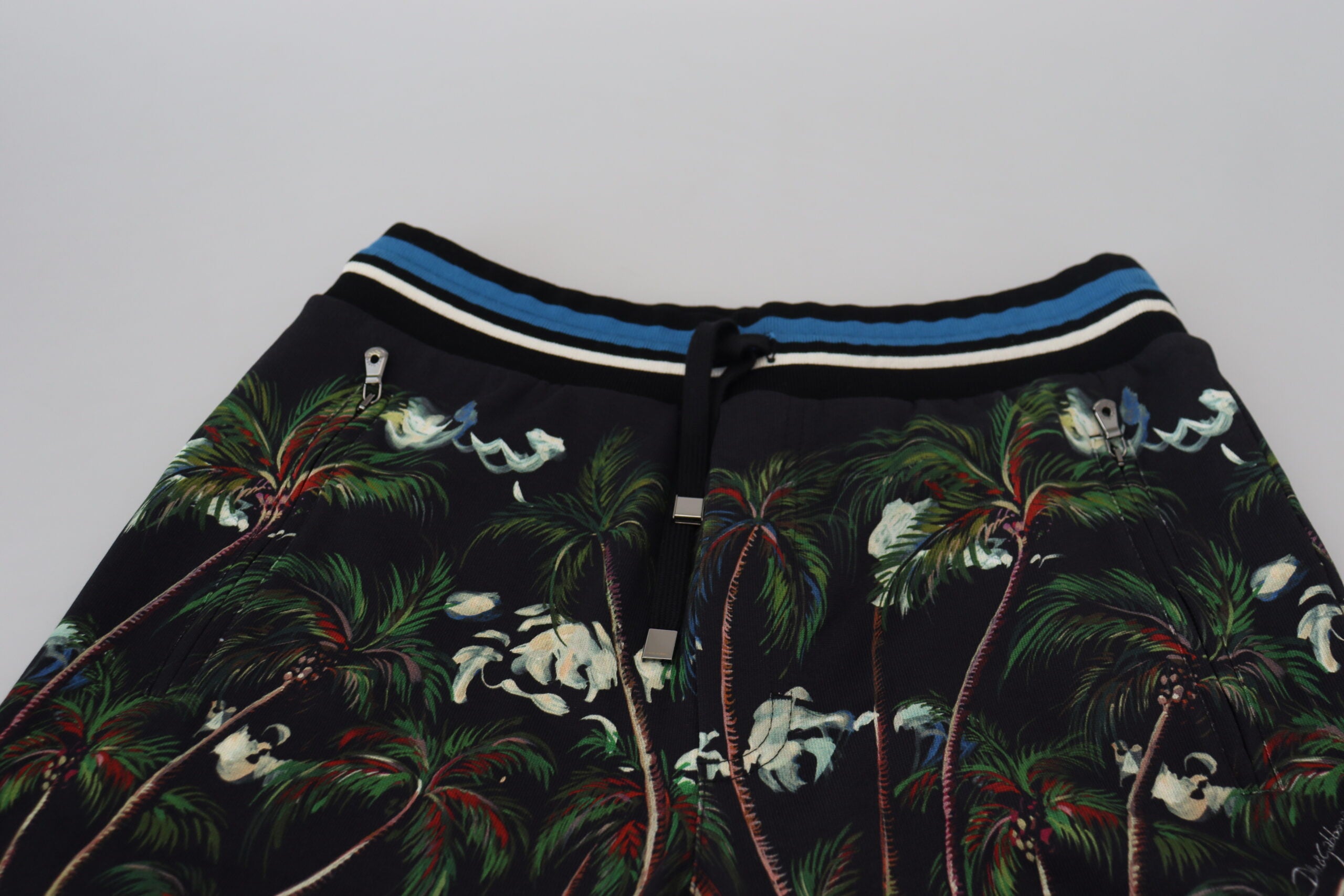 Black Cotton Volcano Print Casual Shorts - ventzia