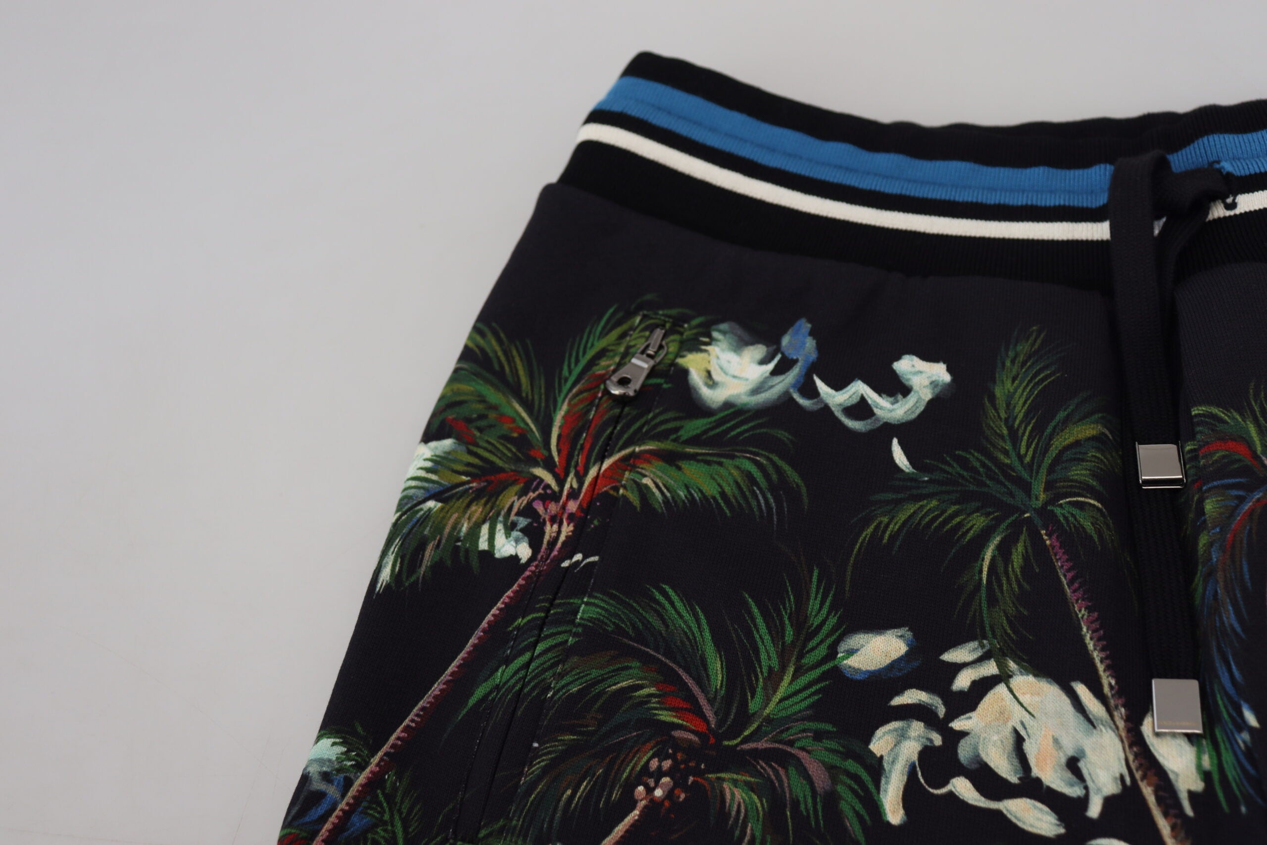 Black Cotton Volcano Print Casual Shorts - ventzia