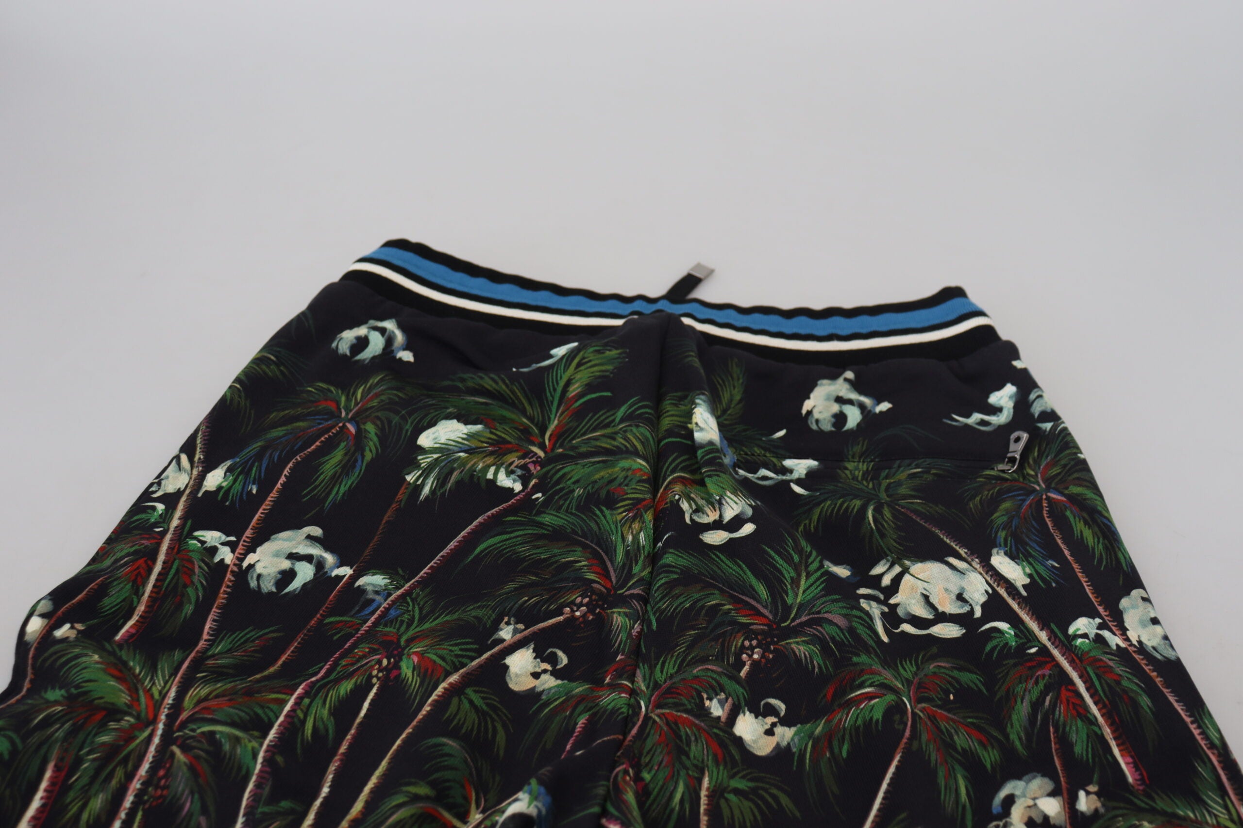 Black Cotton Volcano Print Casual Shorts - ventzia