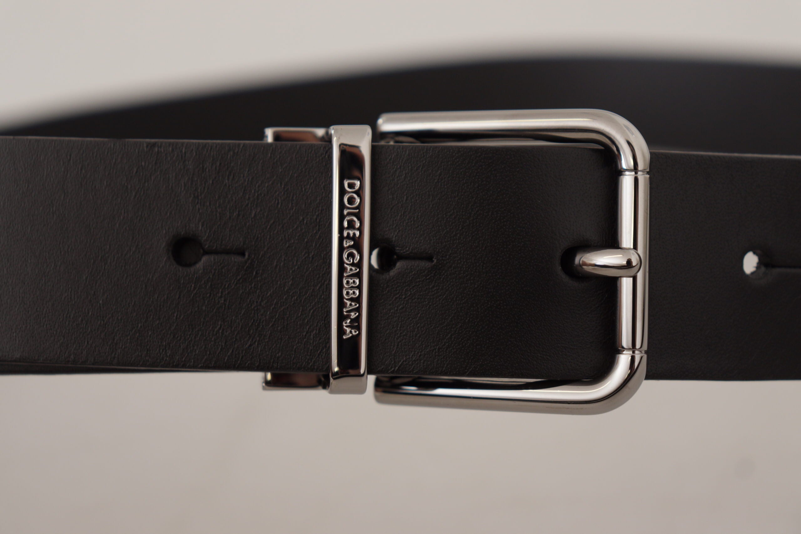 Black Casual Calf Leather Logo Metal Buckle Belt - ventzia