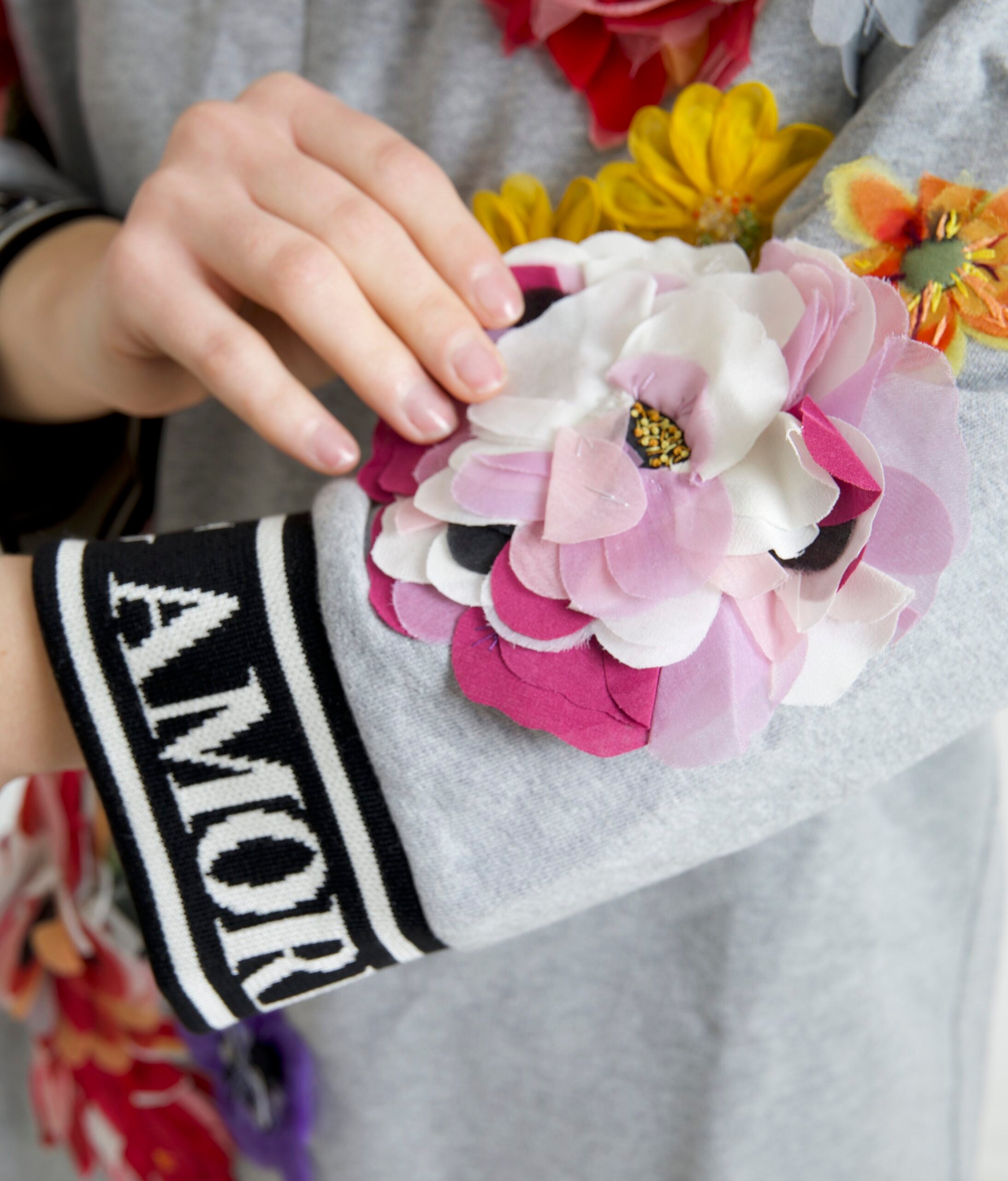 Gray DG Amore Queen Floral Pullover Sweater - ventzia
