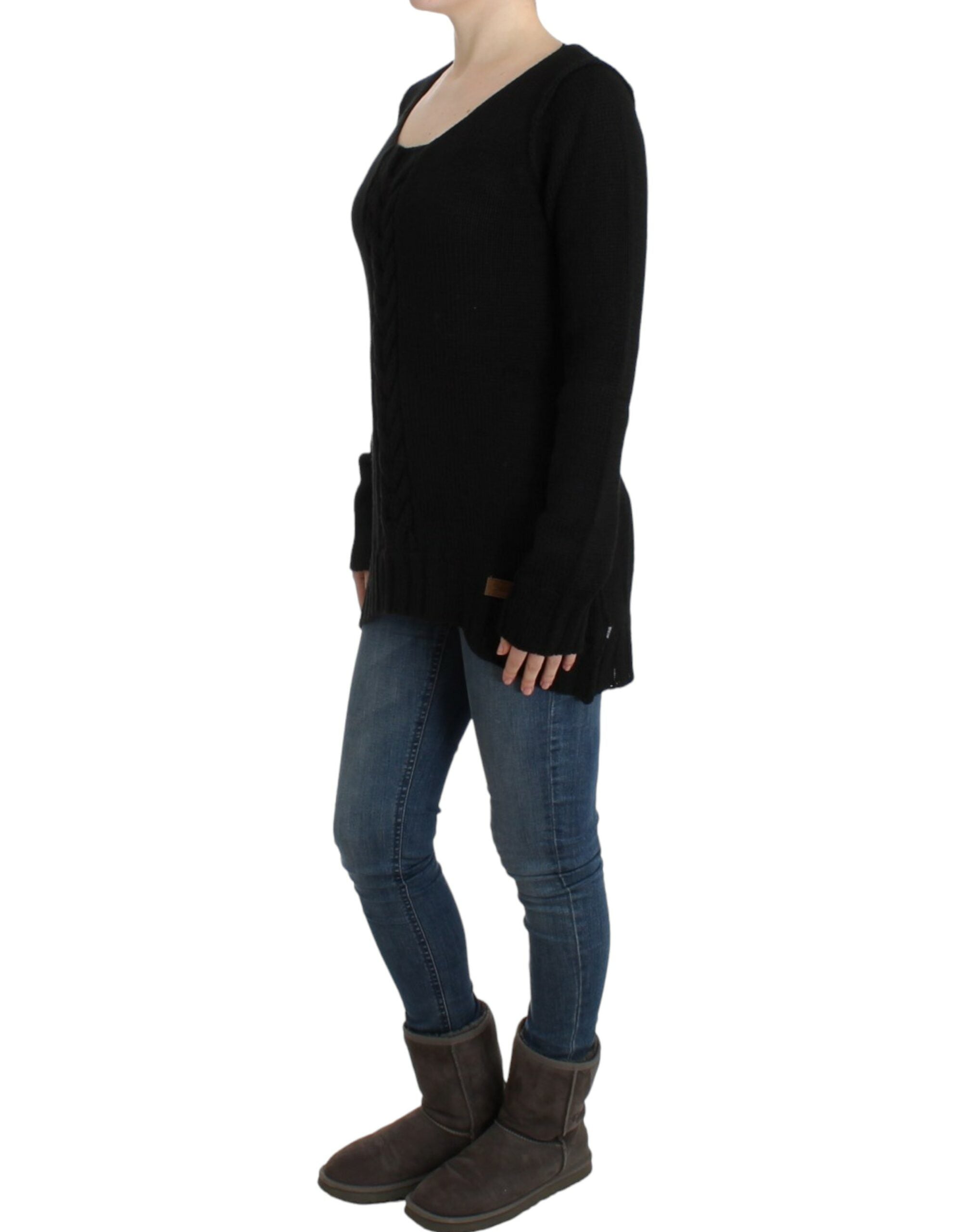 Alluring Black Knitted Crew Neck Sweater - ventzia