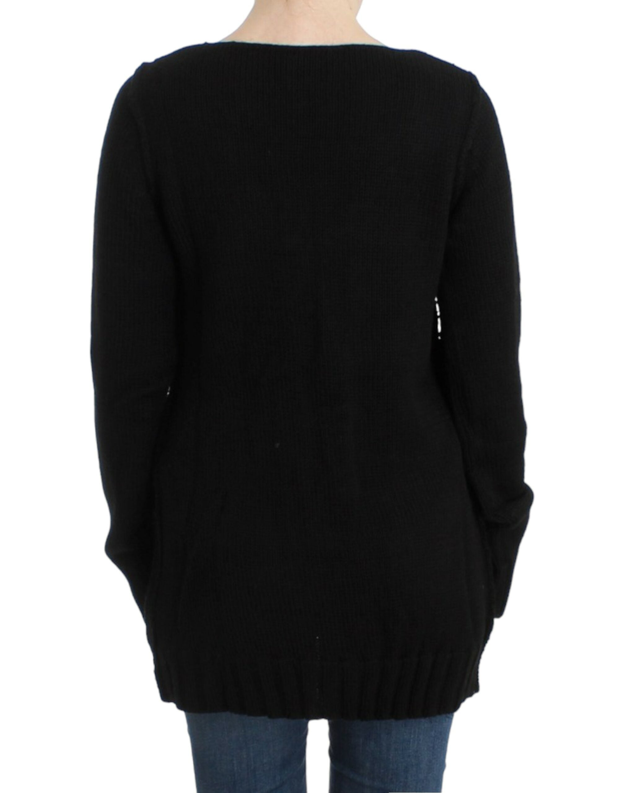 Alluring Black Knitted Crew Neck Sweater - ventzia
