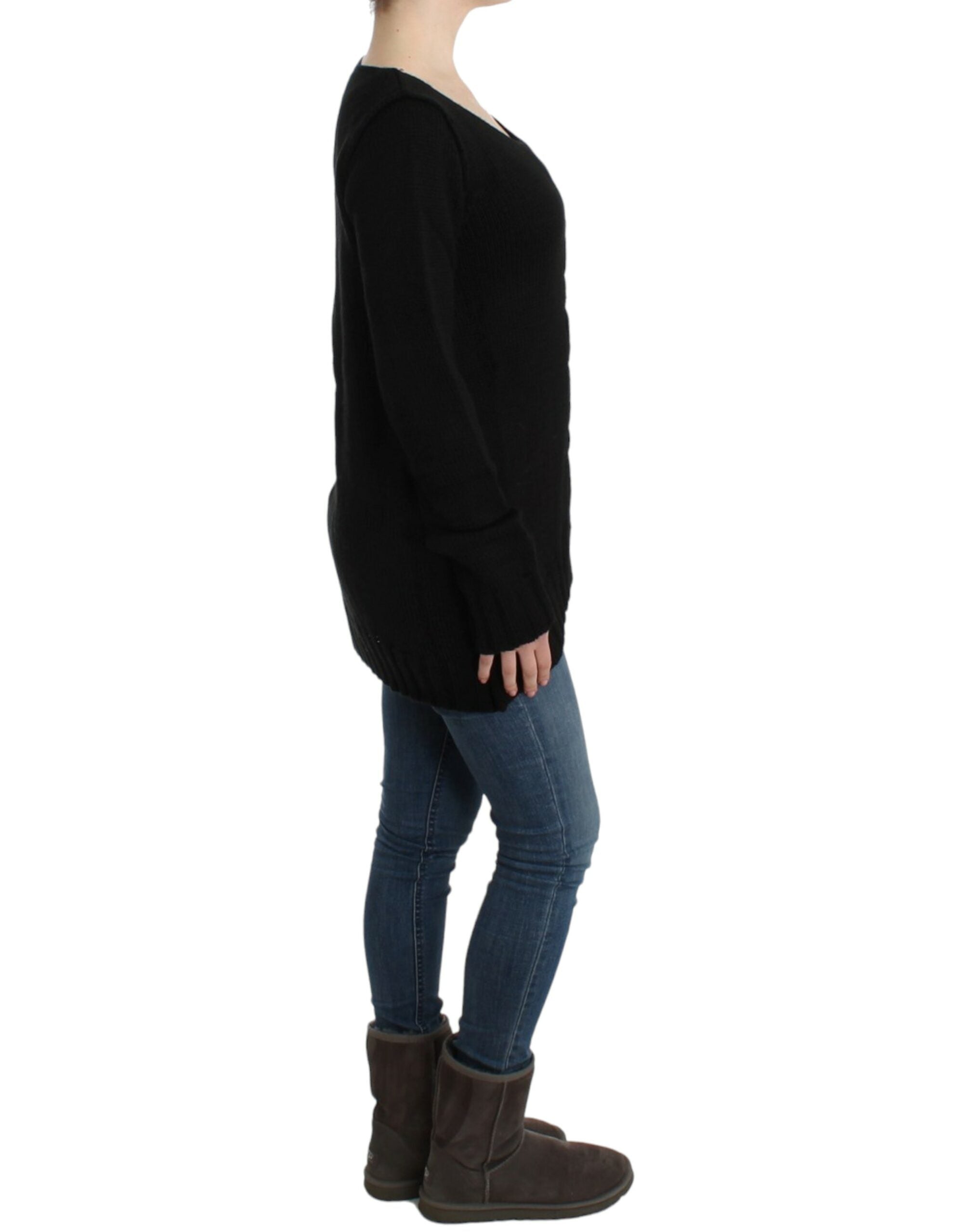 Alluring Black Knitted Crew Neck Sweater - ventzia