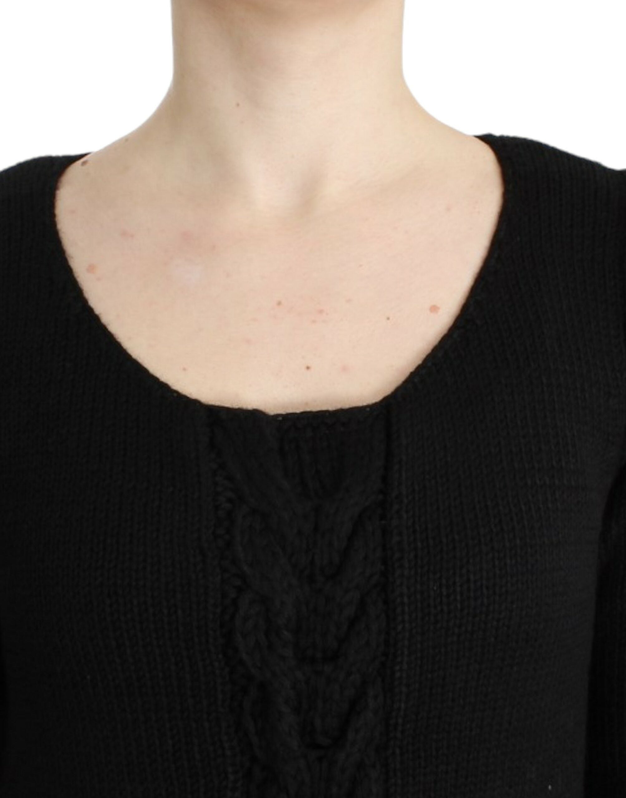Alluring Black Knitted Crew Neck Sweater - ventzia