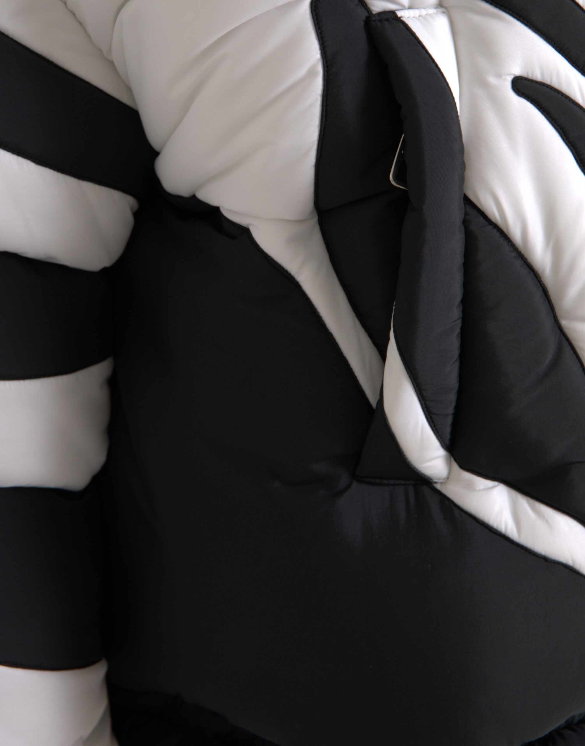 Black White Stripes Hooded Puffer Jacket - ventzia