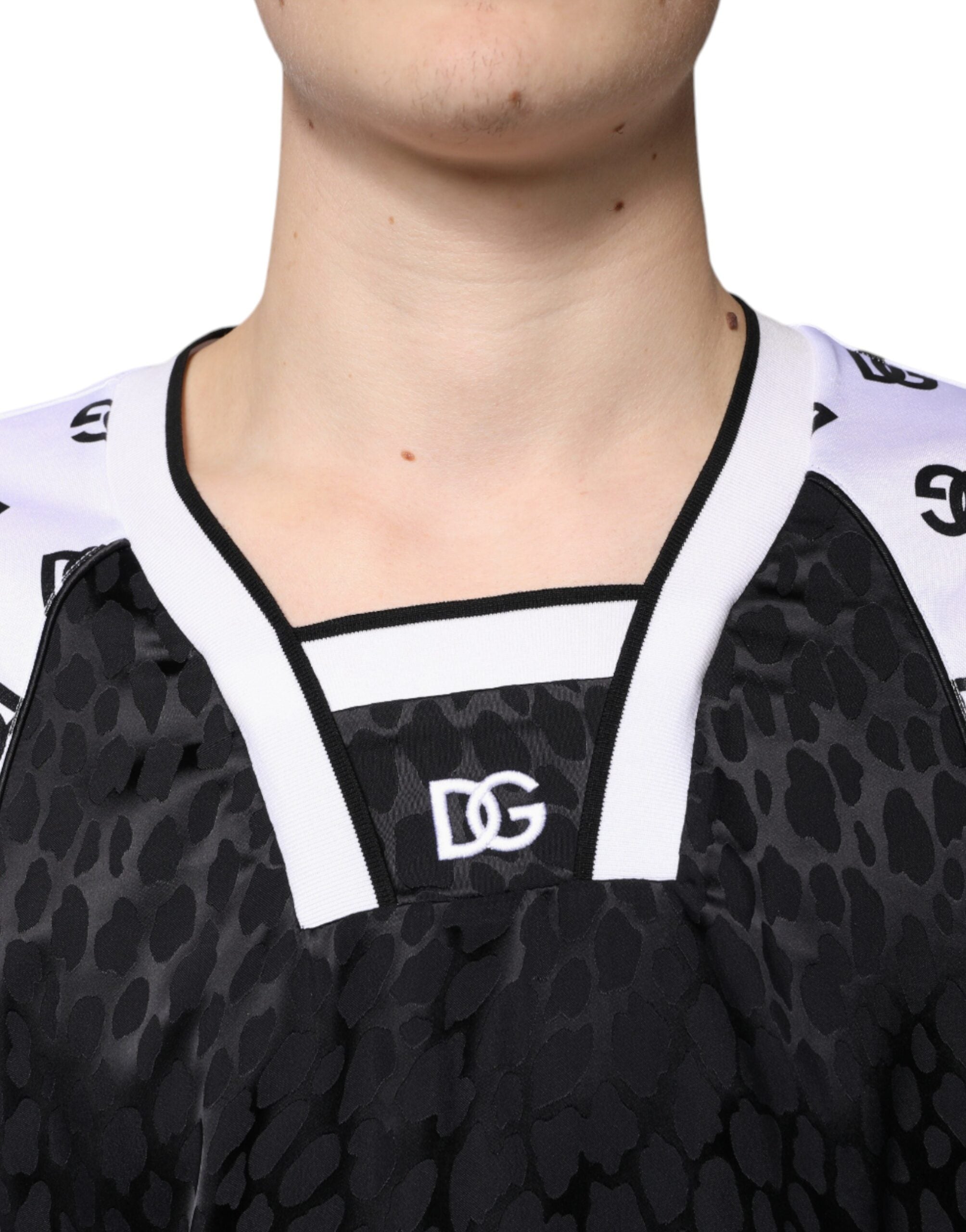 Black White Logo Men Short Sleeves T-shirt - ventzia