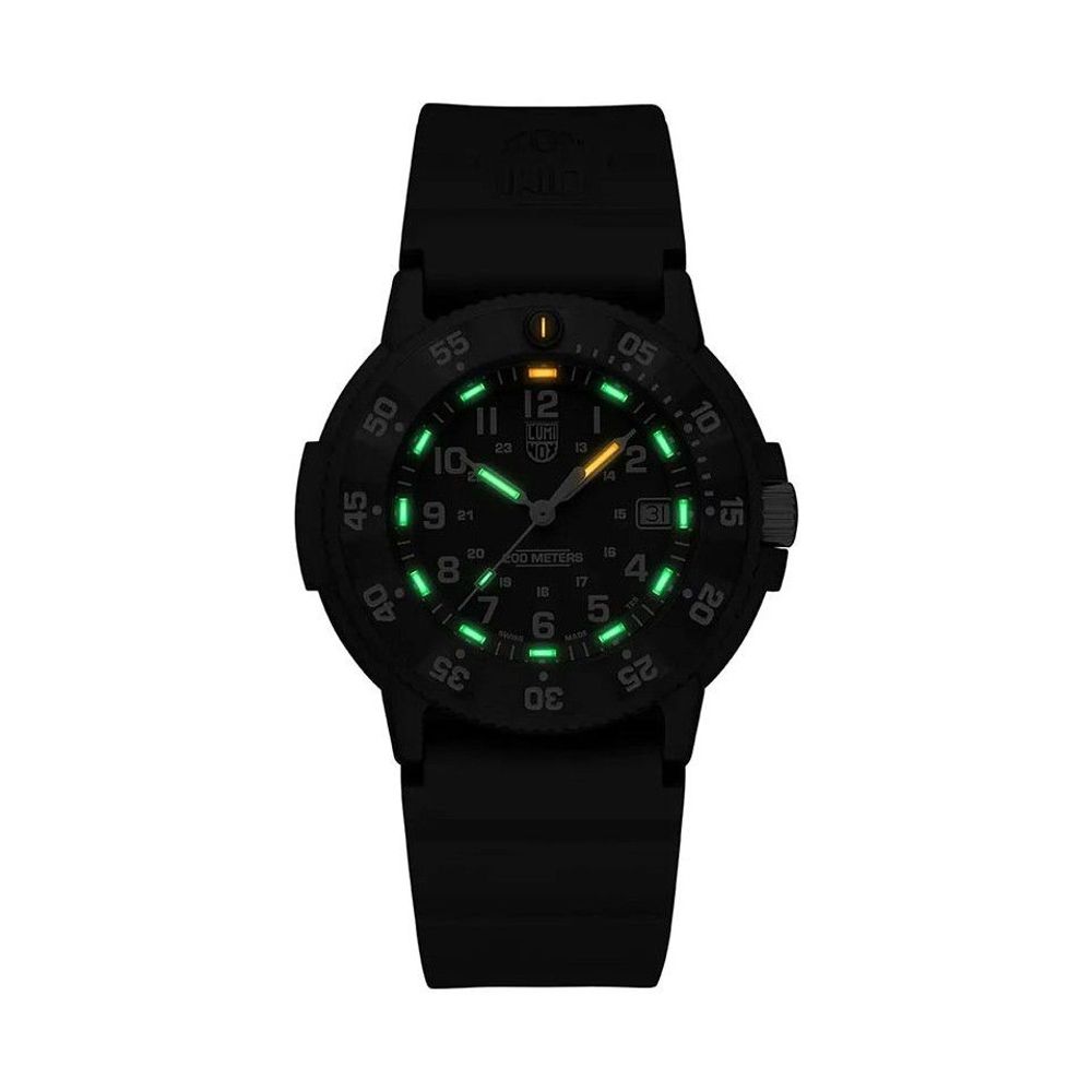 Black Rubber Watch - ventzia