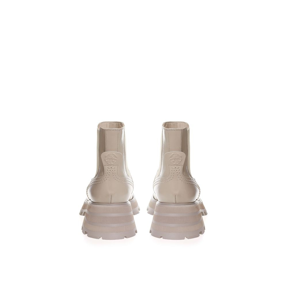 Chic Gray Leather Boots for Elegant Steps - ventzia