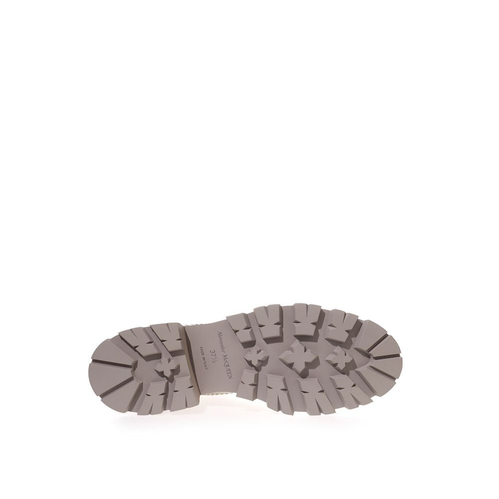 Chic Gray Leather Boots for Elegant Steps - ventzia