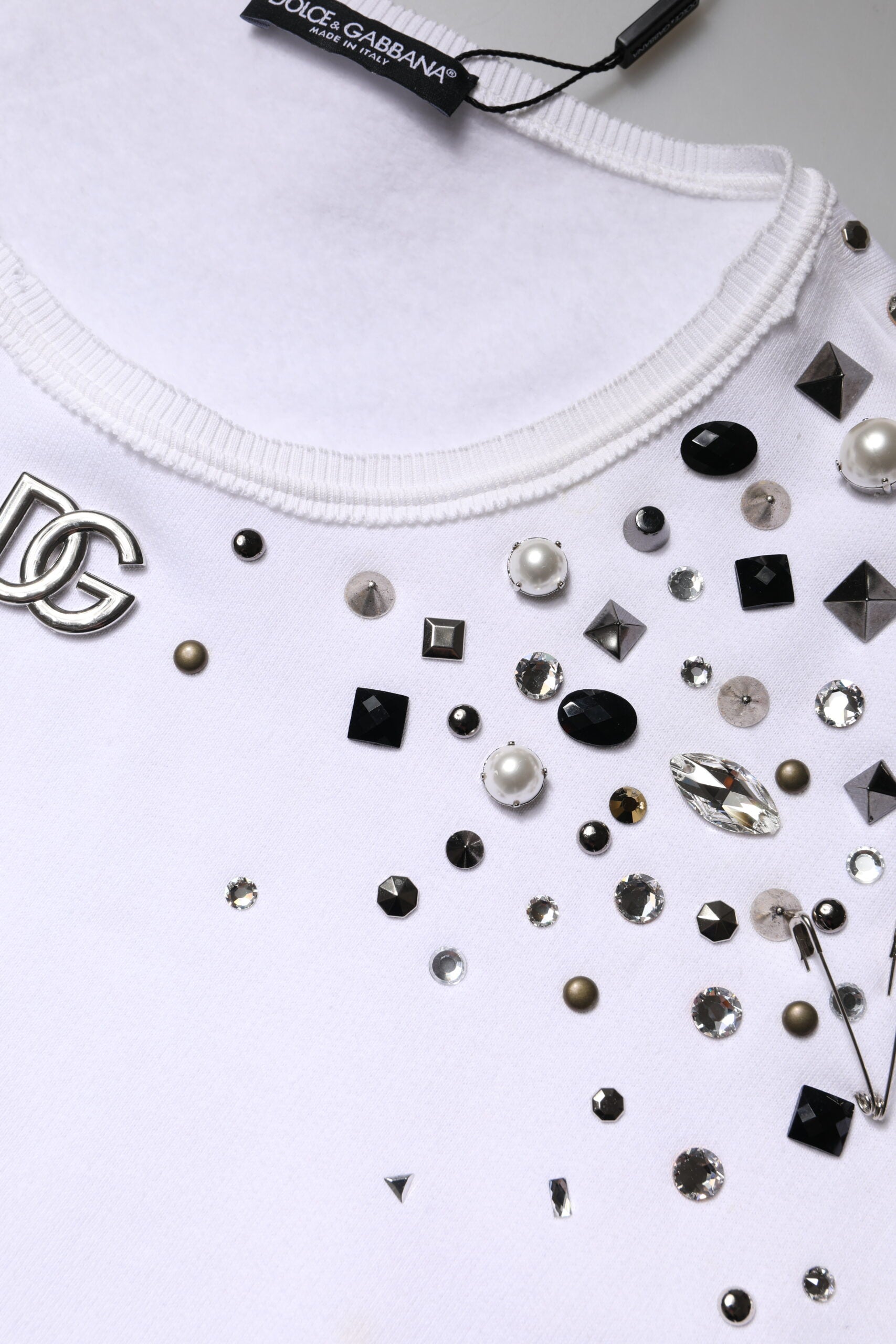 White Embellished Long Sleeve Cropped Sweater - ventzia