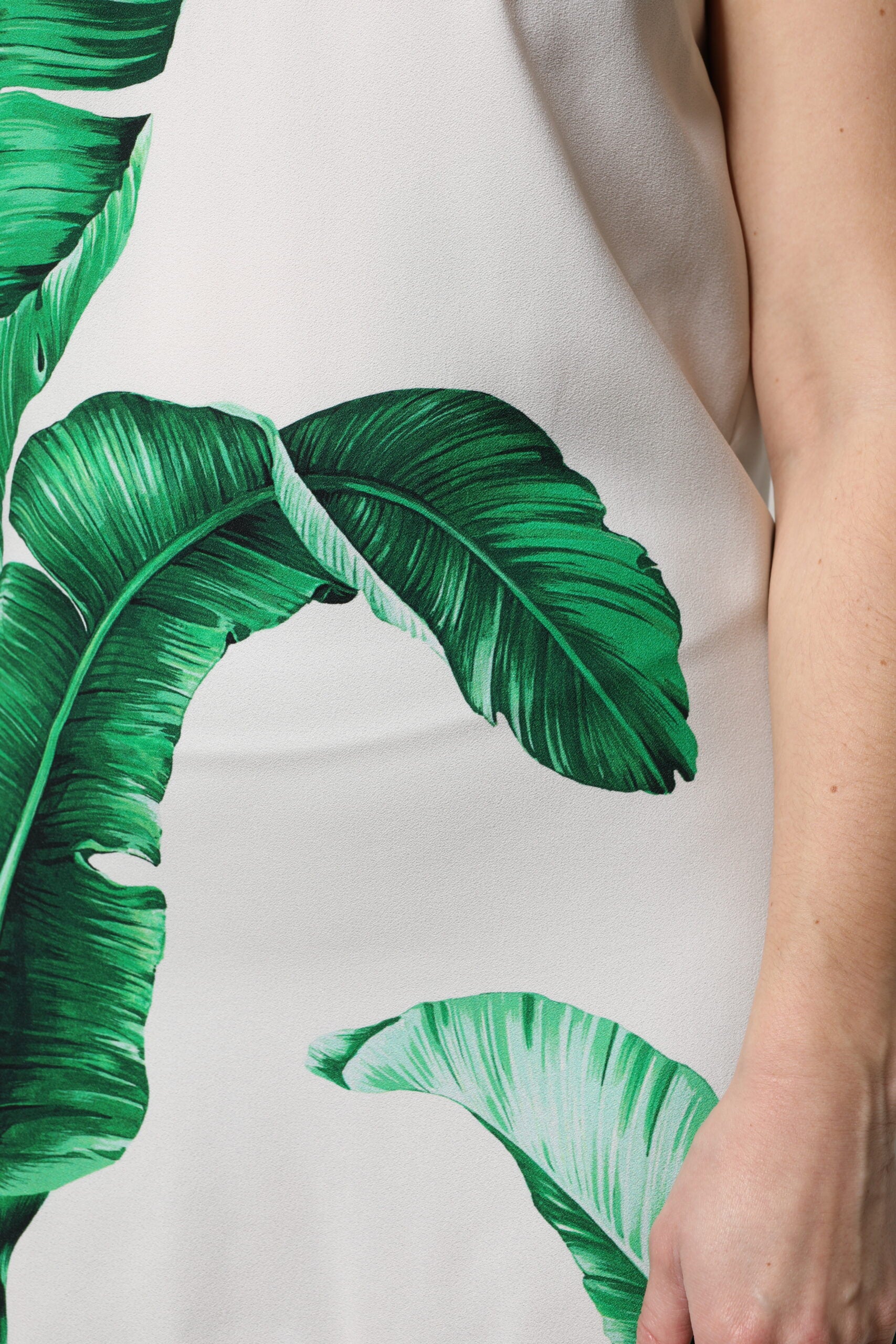 White Banana Leaf Print Round Neck Tank Top - ventzia