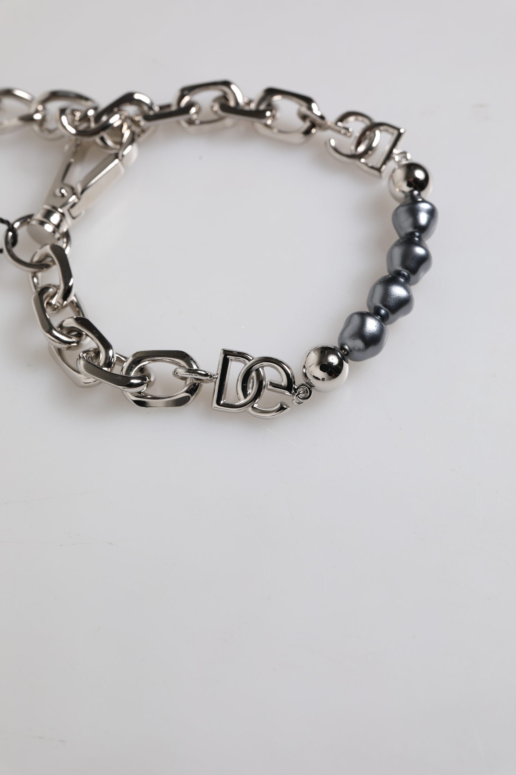 Silver Tone Chain Lobster Clasp Logo Gray Pearls Bracelet - ventzia