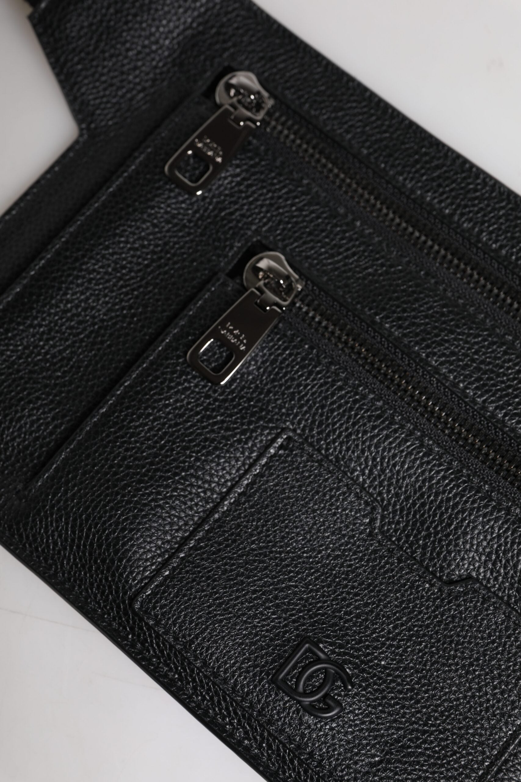 Black Calfskin Leather Messenger Crossbody Bag - ventzia
