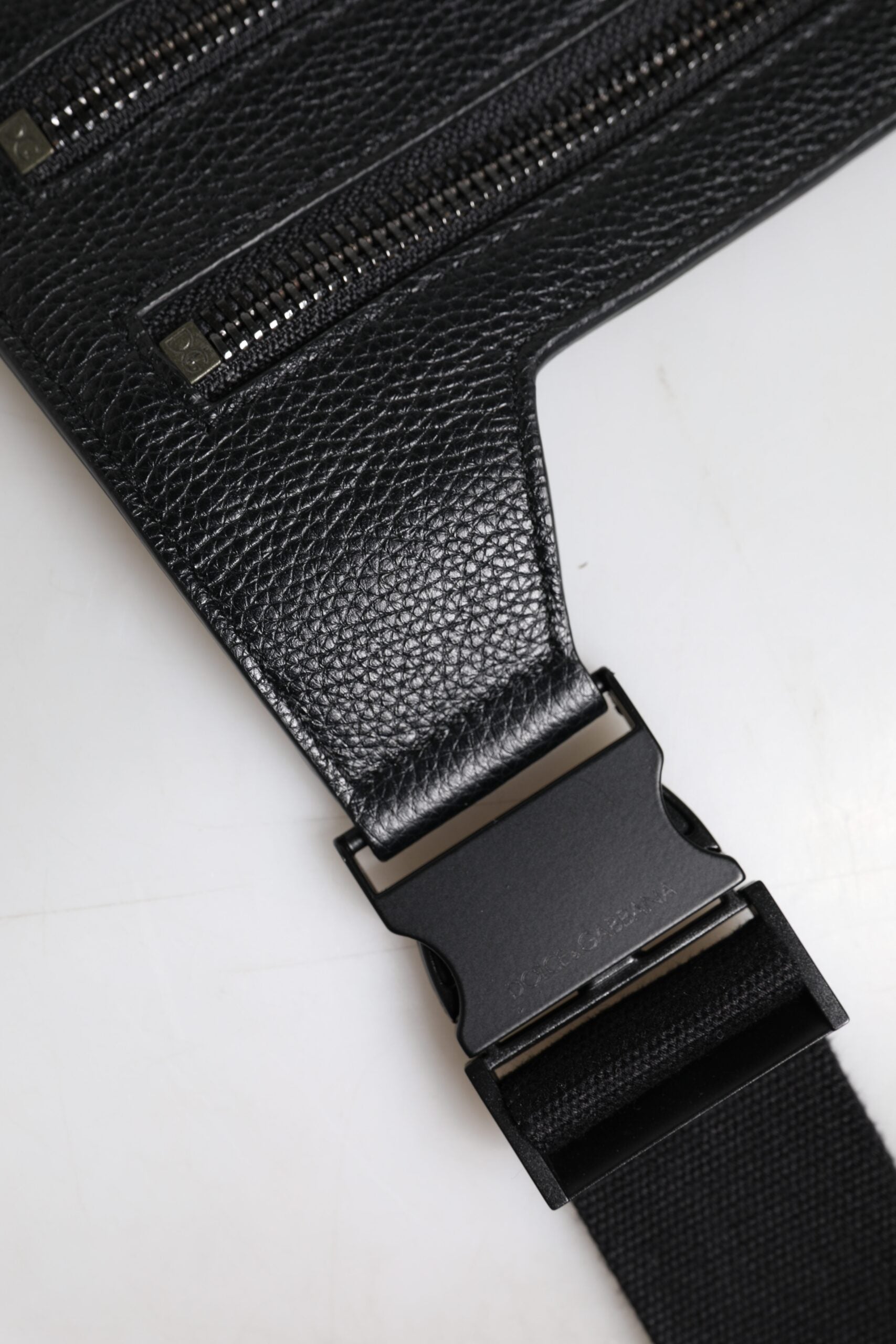 Black Calfskin Leather Messenger Crossbody Bag - ventzia