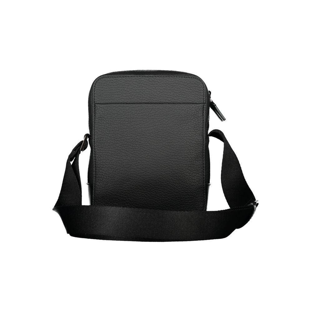 Sleek Black Shoulder Bag with Contrasting Details - ventzia