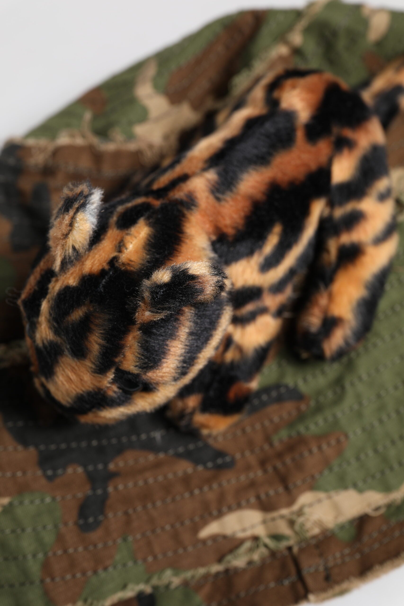 Multicolor Leopard Embellish Wide Brim Bucket Hat - ventzia