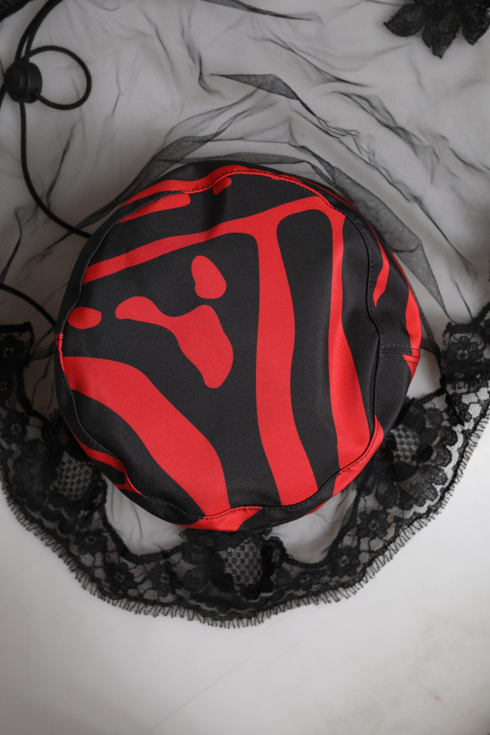 Black Red Stripes Lace Tulle Bucket Hat - ventzia