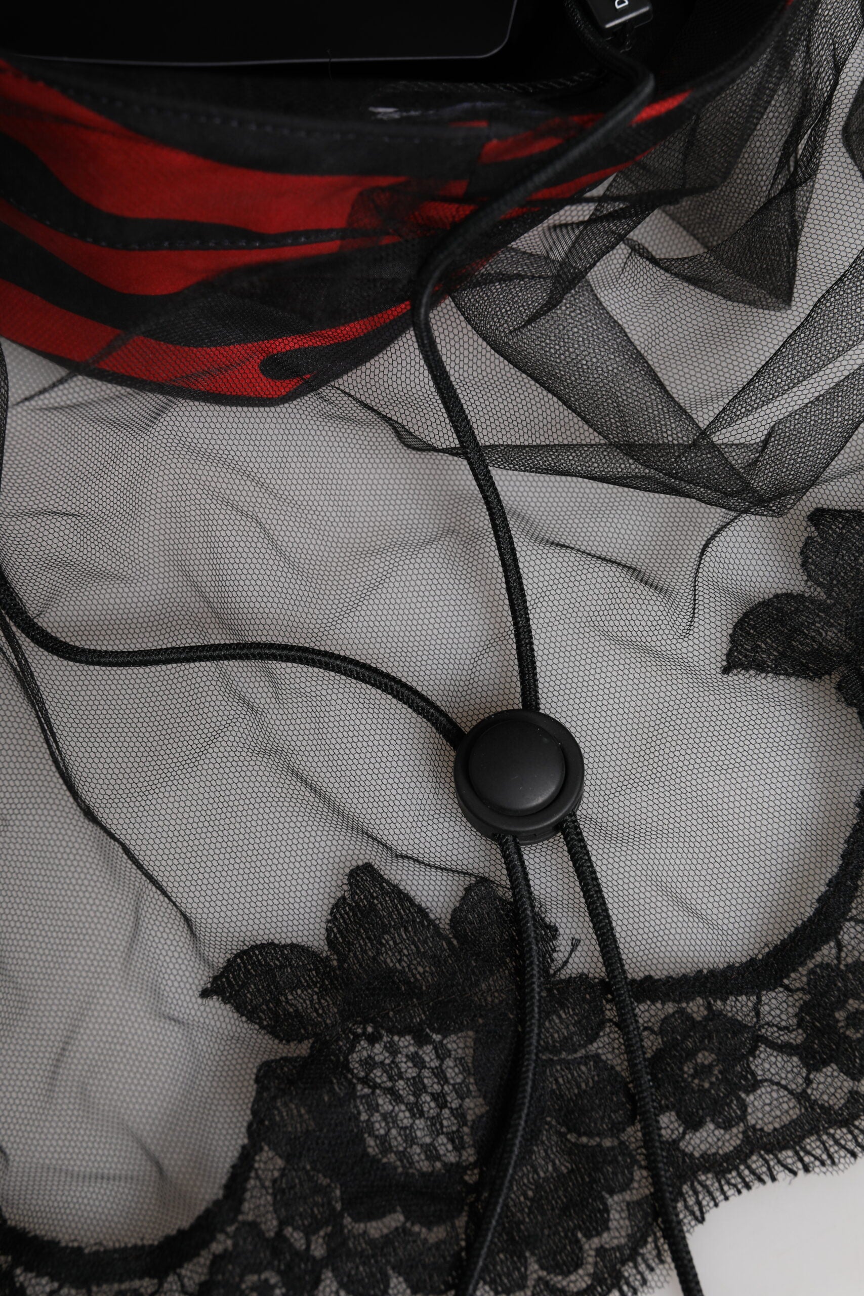 Black Red Stripes Lace Tulle Bucket Hat - ventzia