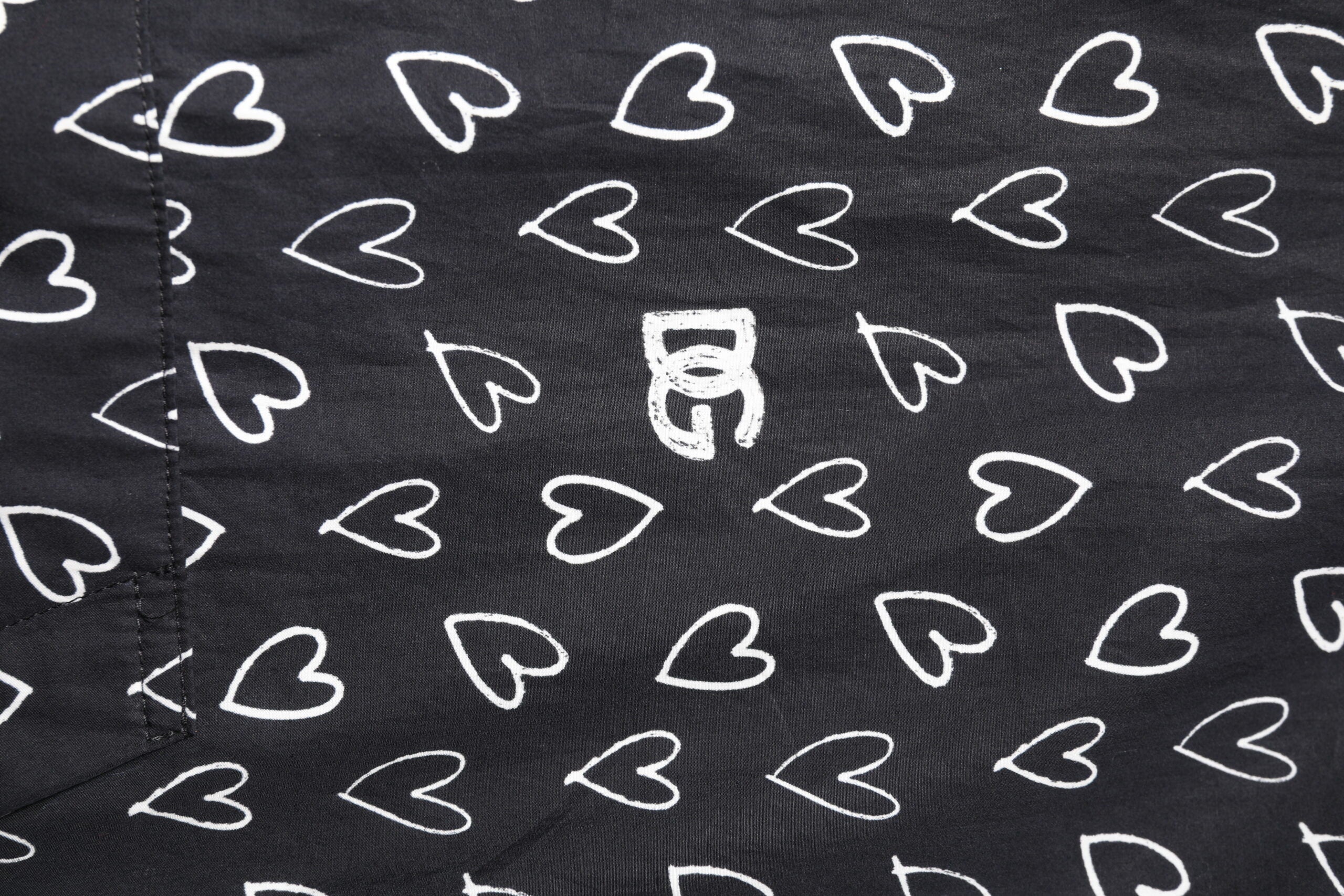 Black Heart Print Hooded Windbreaker Jacket - ventzia