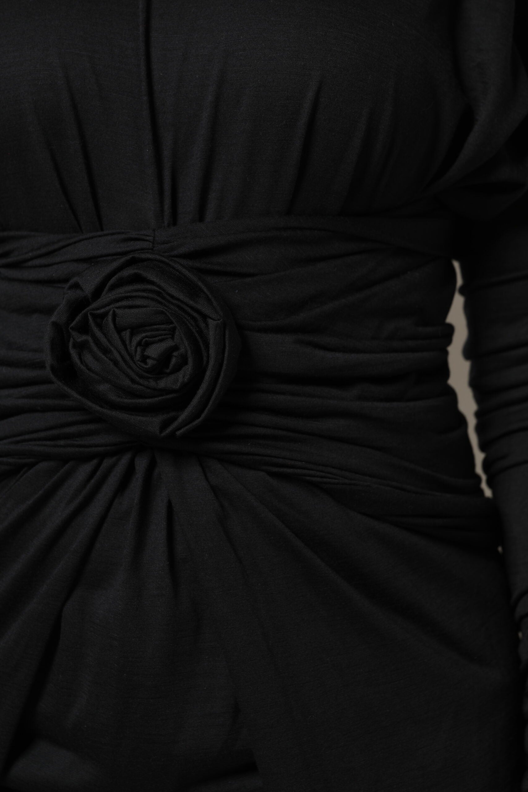 Black Wool Long Sleeves Sheath Midi Dress - ventzia